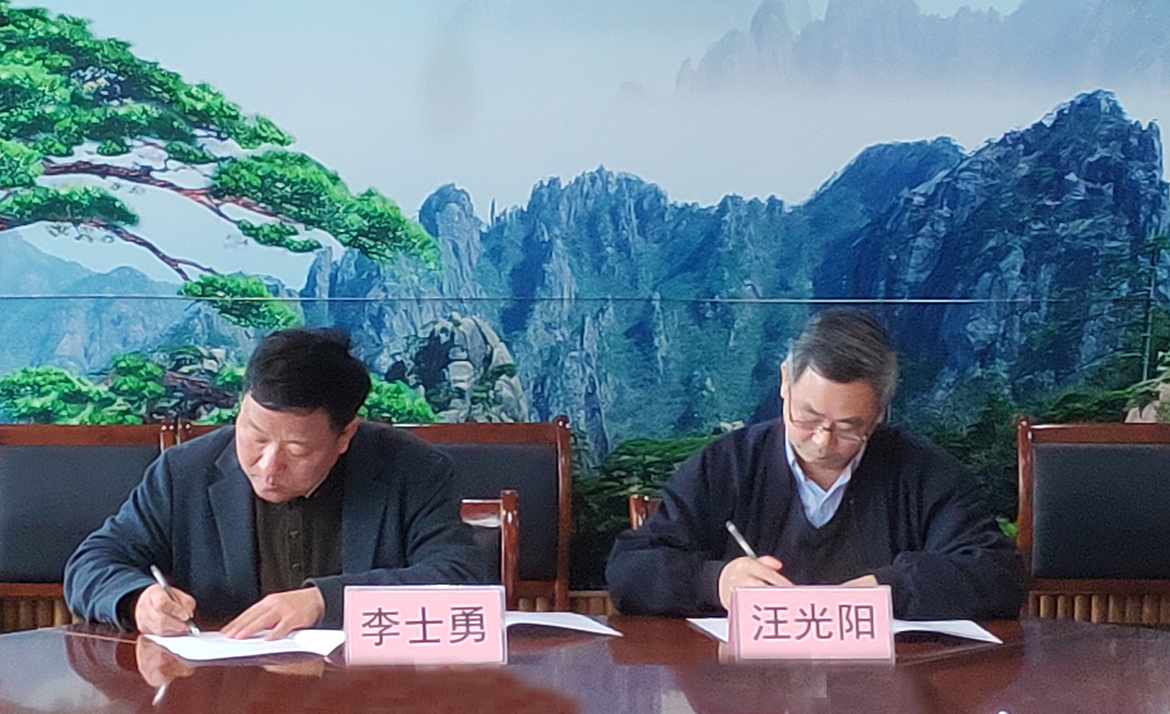 beat365官网与东华软件工程有限公司签订校企战略合作协议