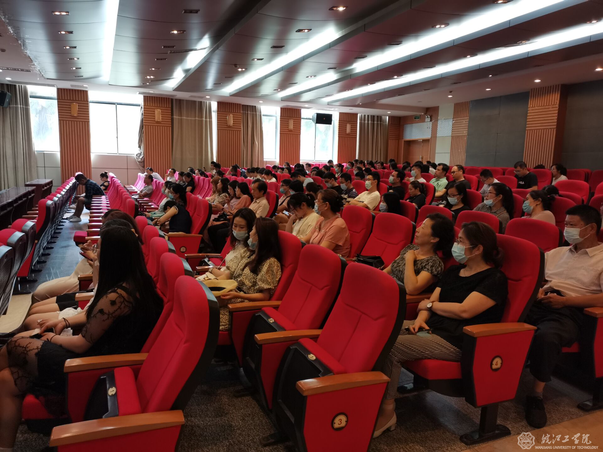 beat365官网召开期末考试工作会暨2020年7月份大学英语四六级考试工作培训会