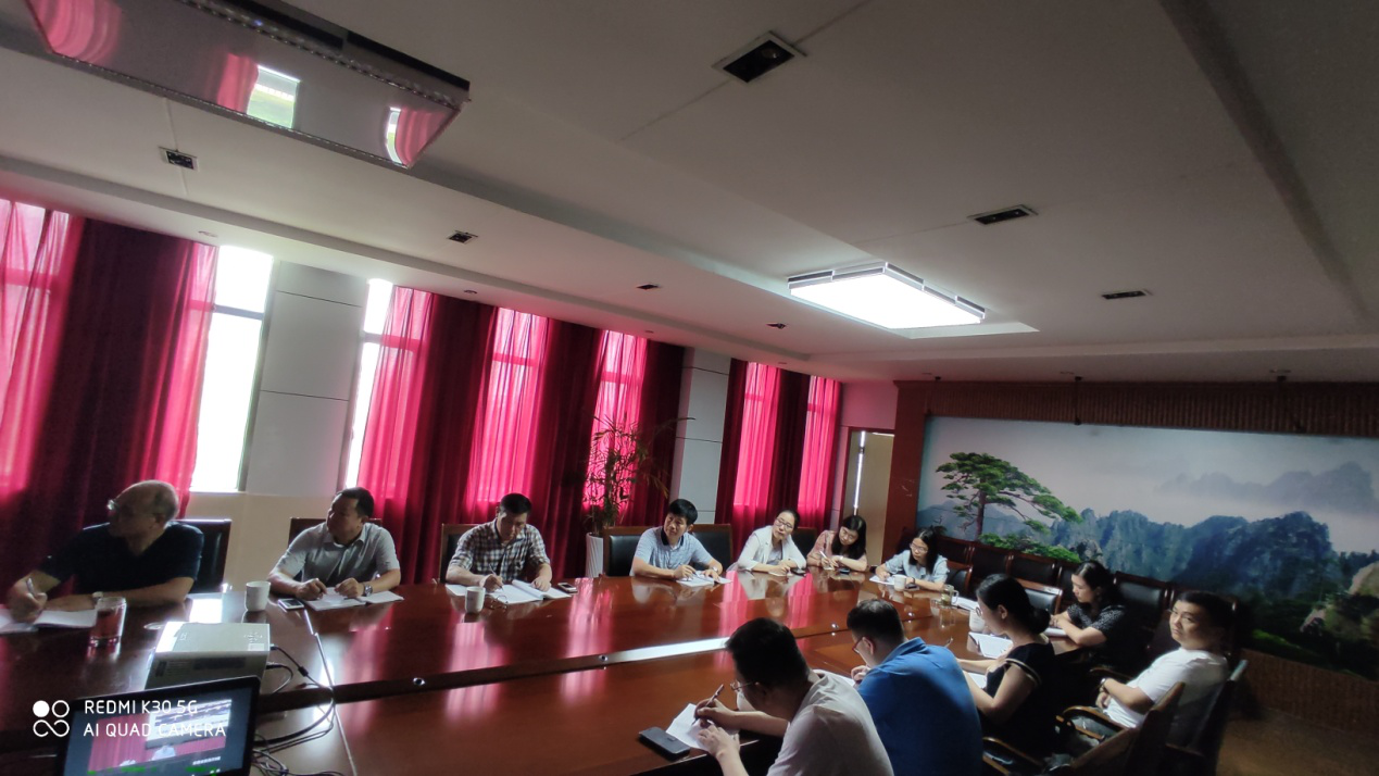 beat365官网干部师生参加《习近平谈治国理政》第三卷宣讲学习辅导报告会