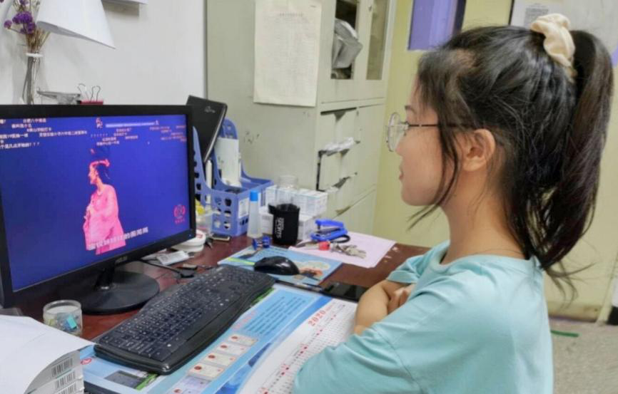 beat365官网积极组织学生线上观看“有戏安徽 点亮剧场”活动