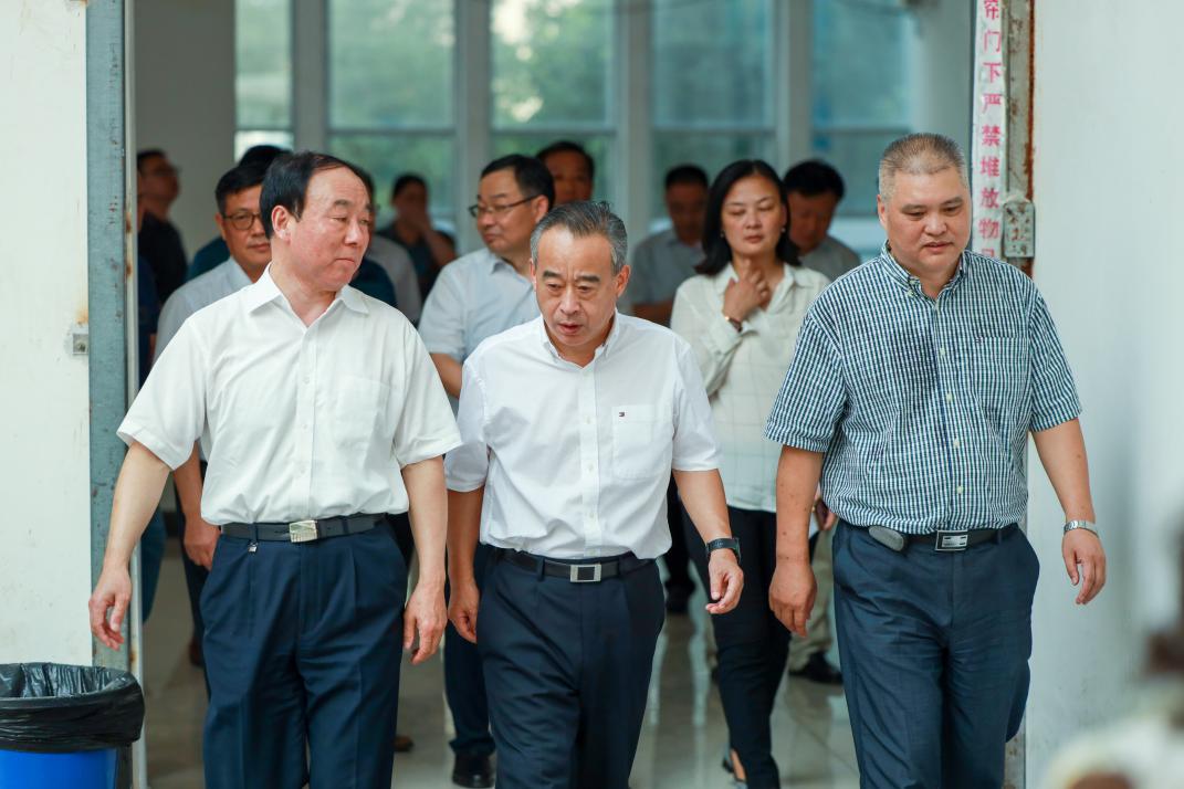 马鞍山市委书记张岳峰一行至beat365官网开展教师节慰问活动