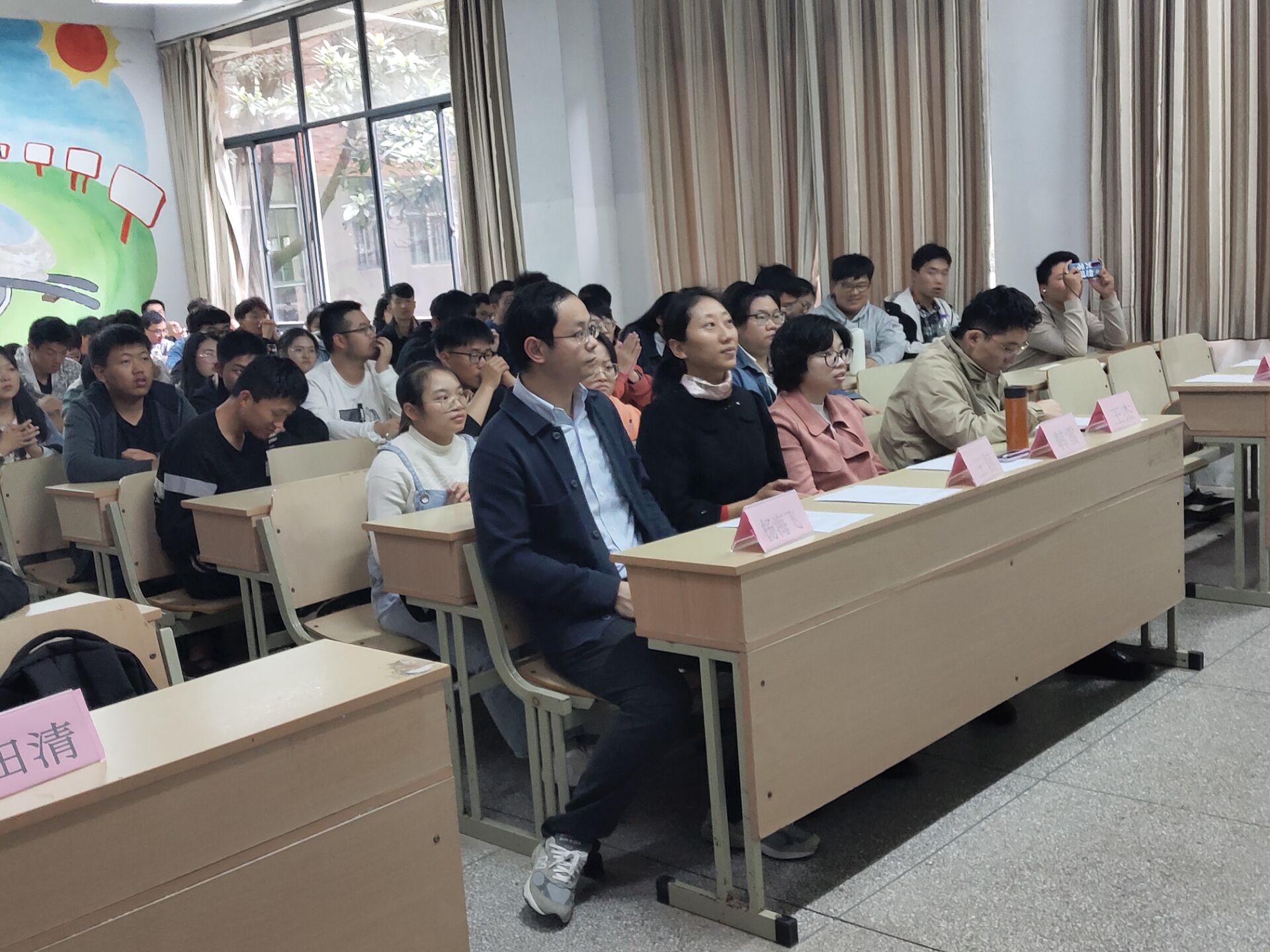 <strong>beat365正版唯一入口必一土木工程学院举办交通科技大赛讲座</strong>