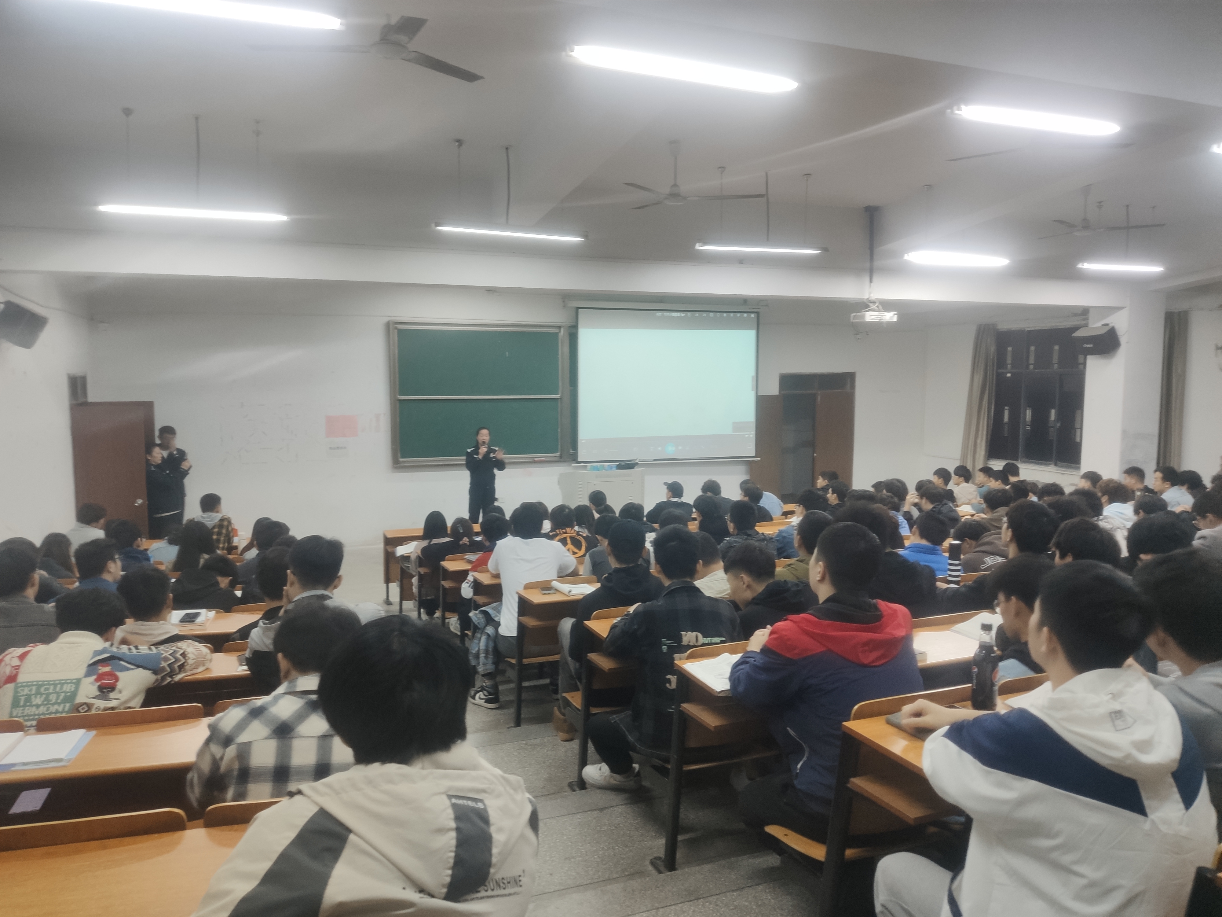 beat365官网开展预防诈骗和禁毒宣传讲座