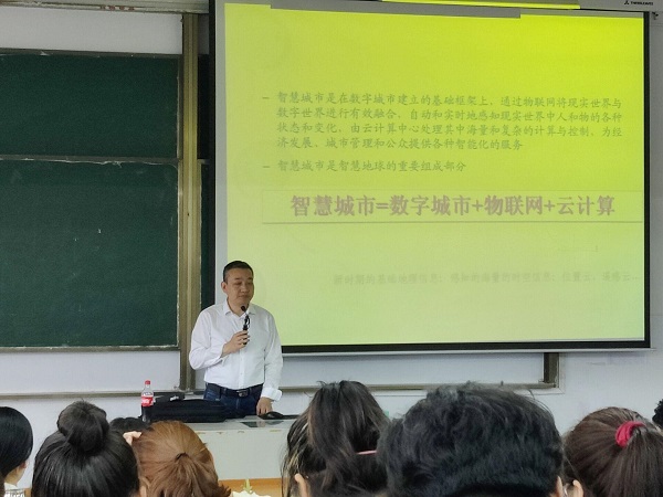 <strong>河海大学博导李浩教授来beat365官网作学术报告</strong>