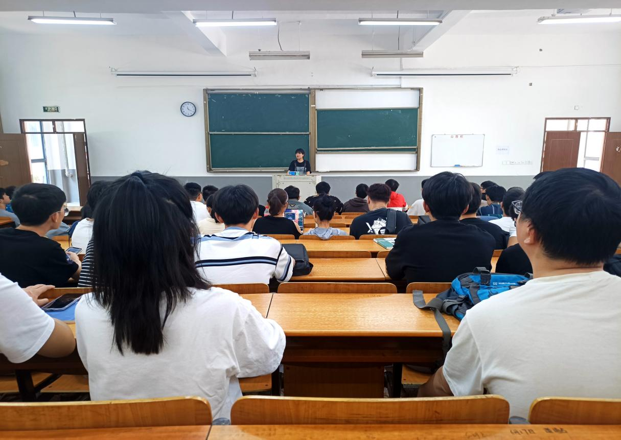 闻令而动   教育先行 ——电信院学生迎来解封后的第一个周末