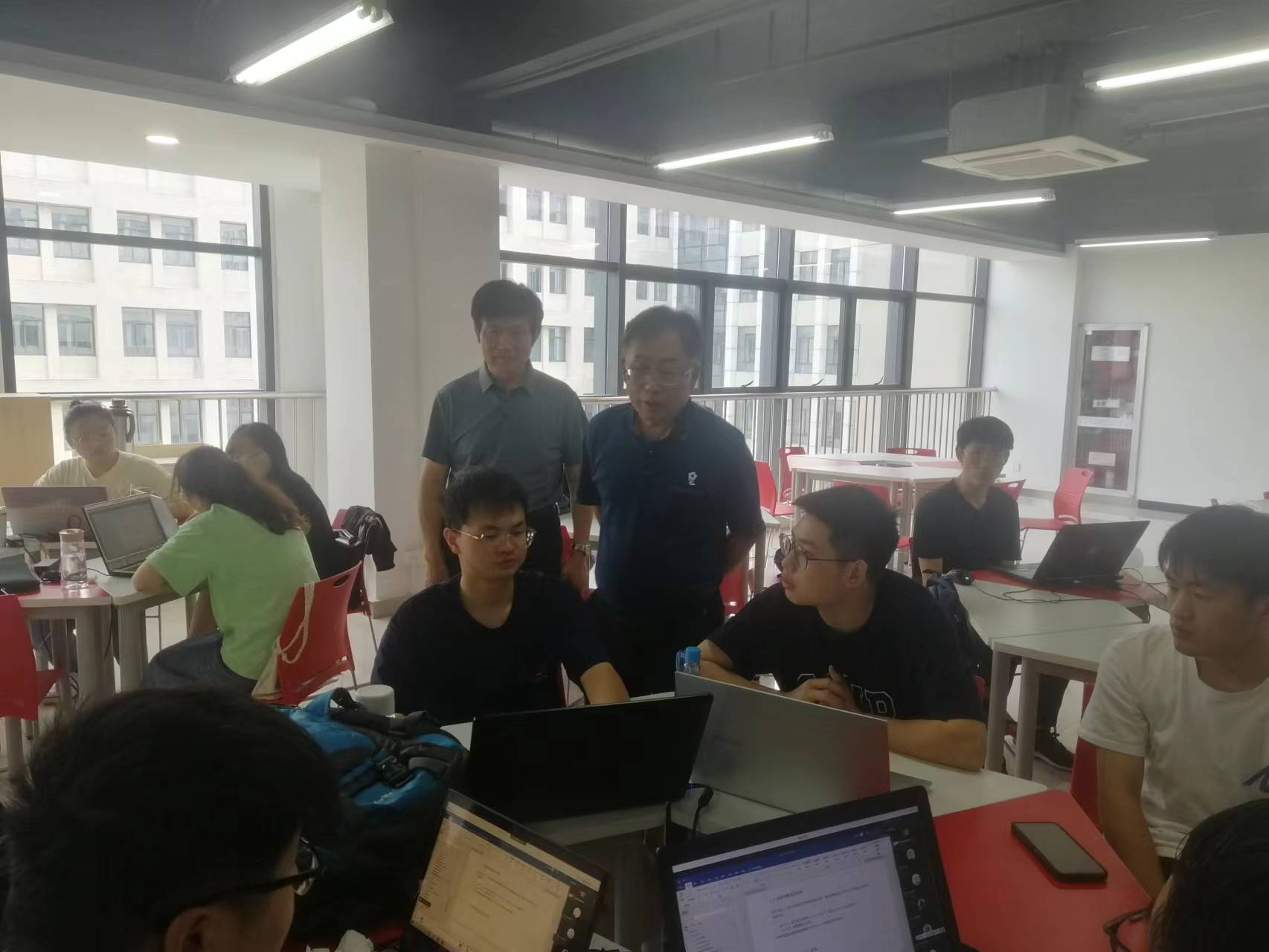 beat365正版唯一入口必一领导深入多家实习基地看望19级实习学生