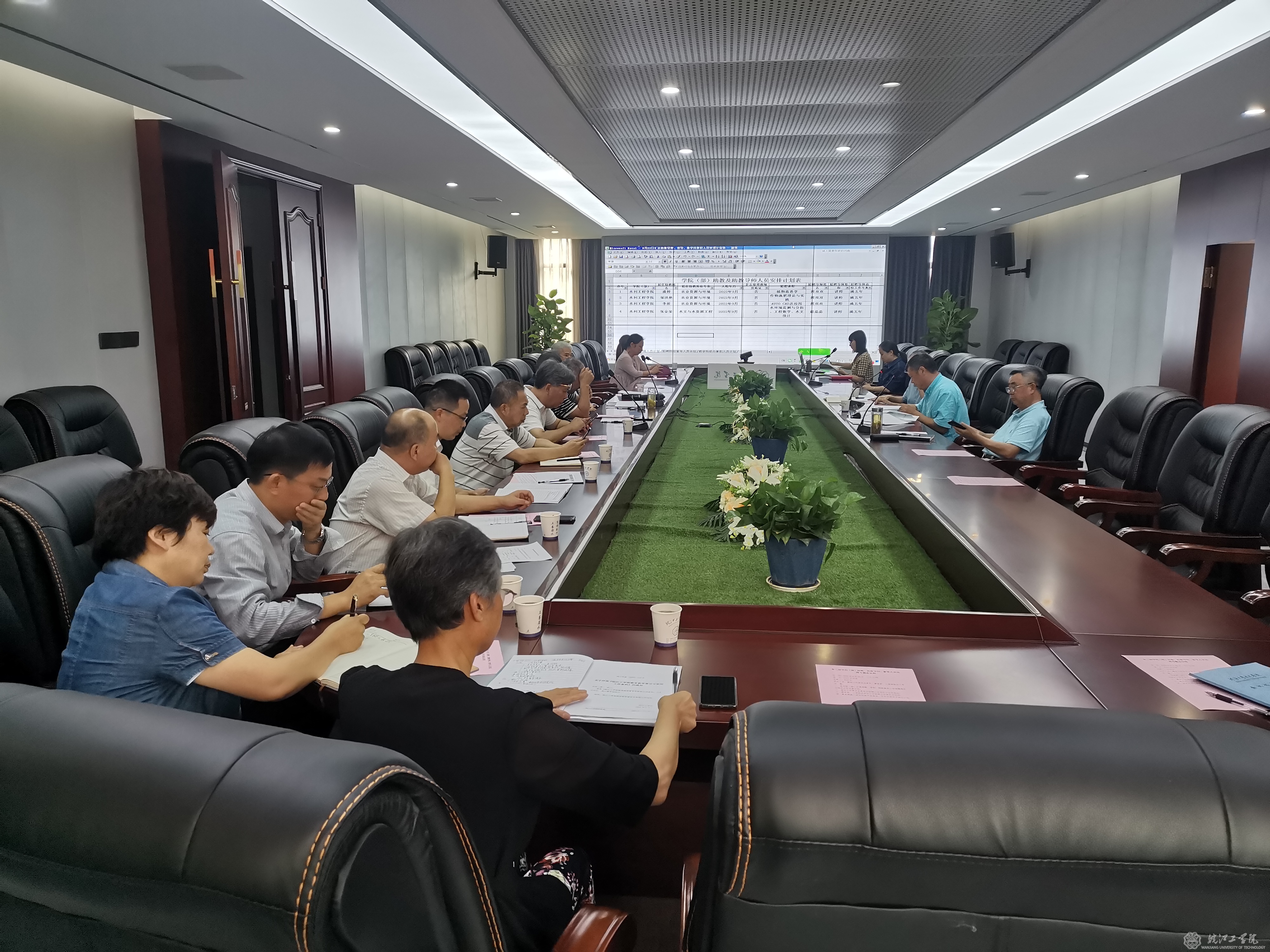 beat365官网召开院级督导及青年教师教学导师选聘工作专题会