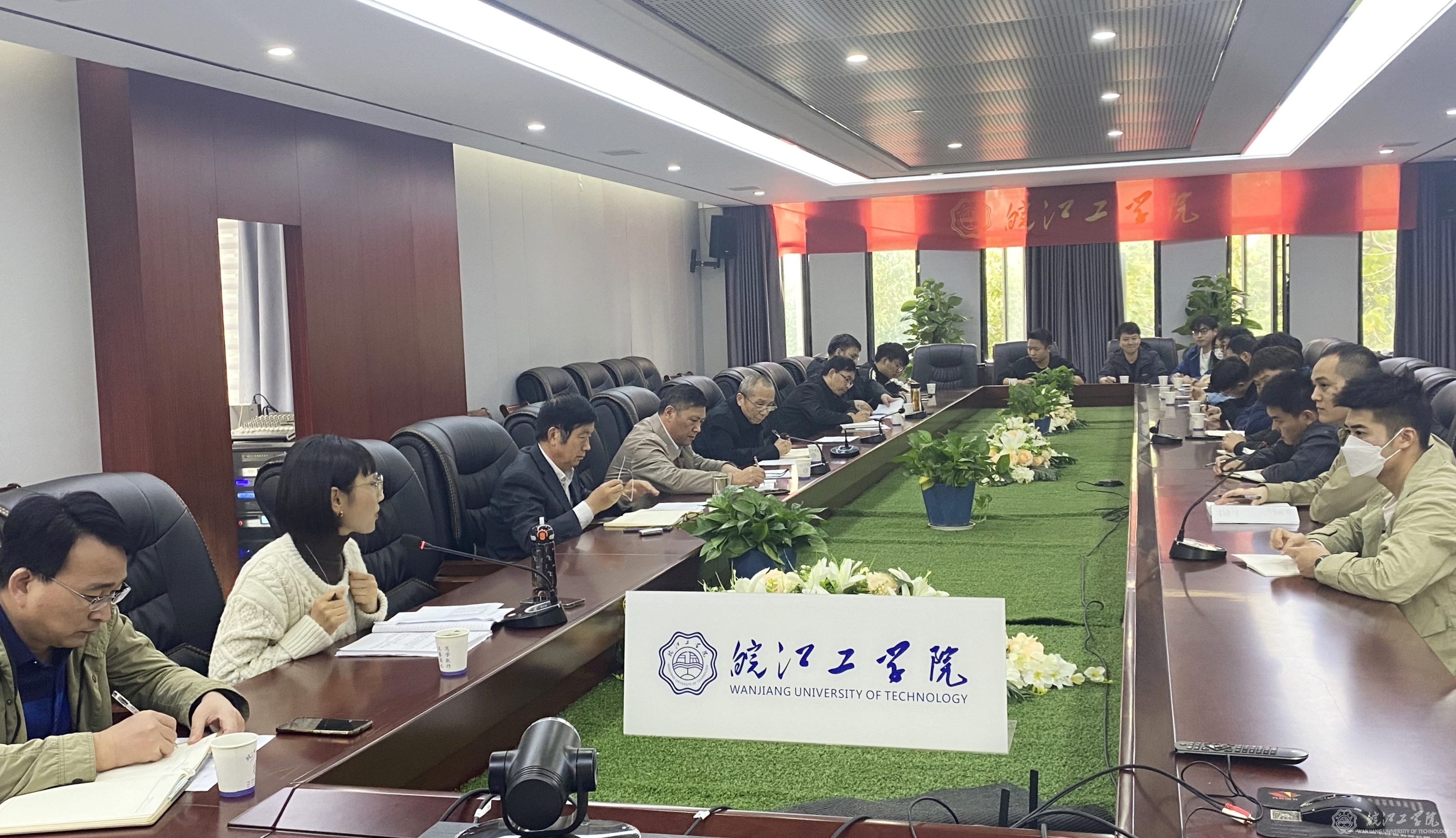 聆听学生需求，助力学生成长 ——beat365官网召开校领导与专升本学生干部座谈会