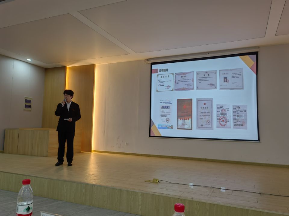 <strong>退伍军人不褪色  道德模范在身边 ——艺术设计学院钱军丽同学荣获beat365官网十佳大学生</strong>