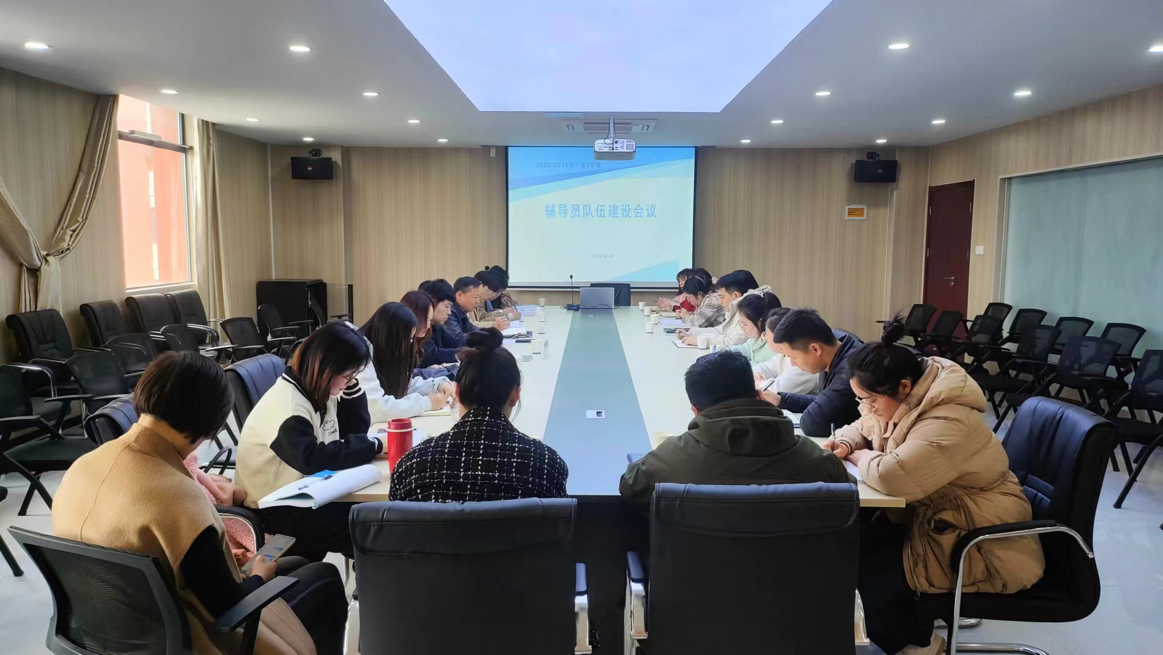 beat365官网召开大三辅导员调研会