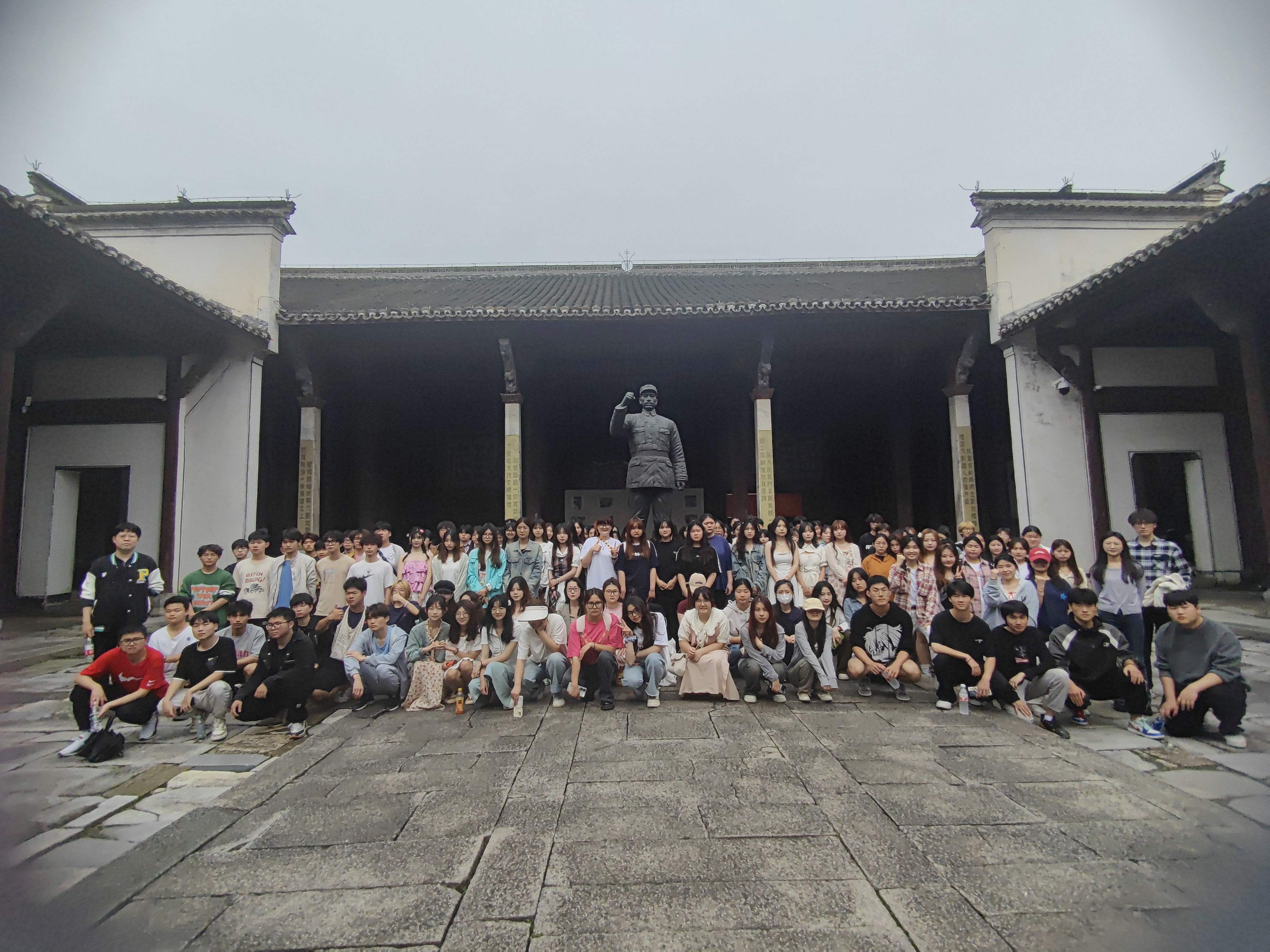 <strong> 百年古村寻美景    一笔一画绘青春 ——艺术设计学院数字媒体艺术与产品设计专业写生纪实</strong>