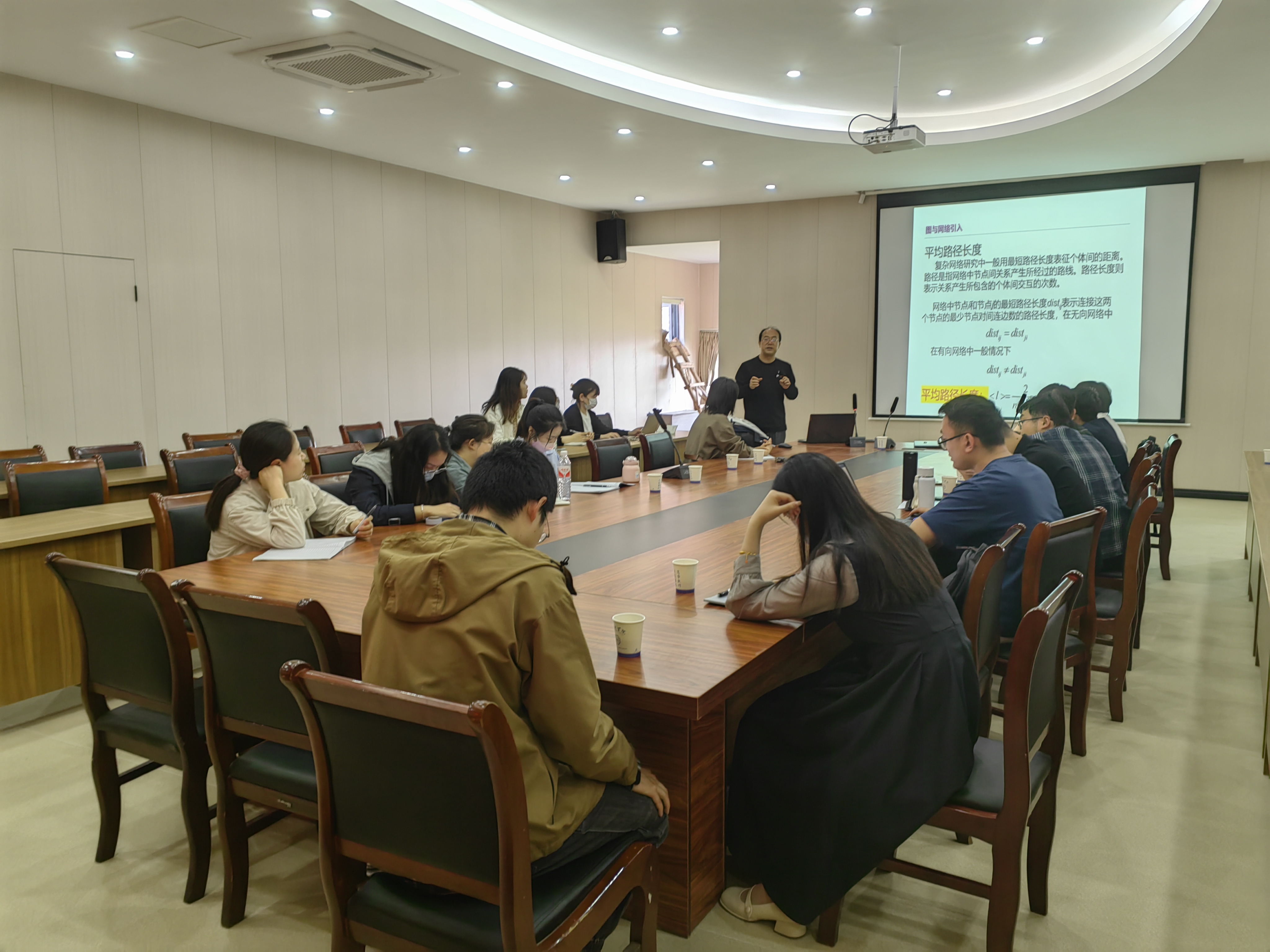 安徽工业大学胡钢教授莅临beat365官网计算机与人工智能学院开展讲座