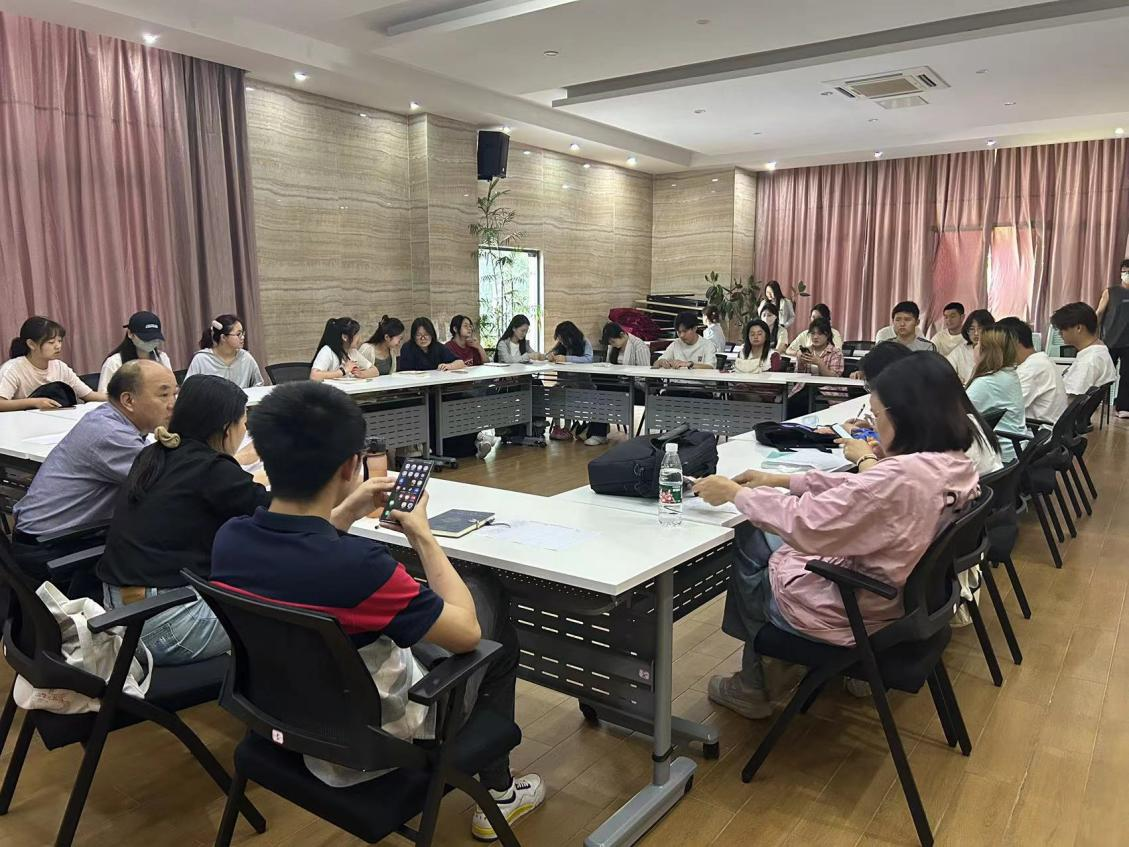 倾听心声，携手共进 ——管理学院召开期中教学检查学生座谈会