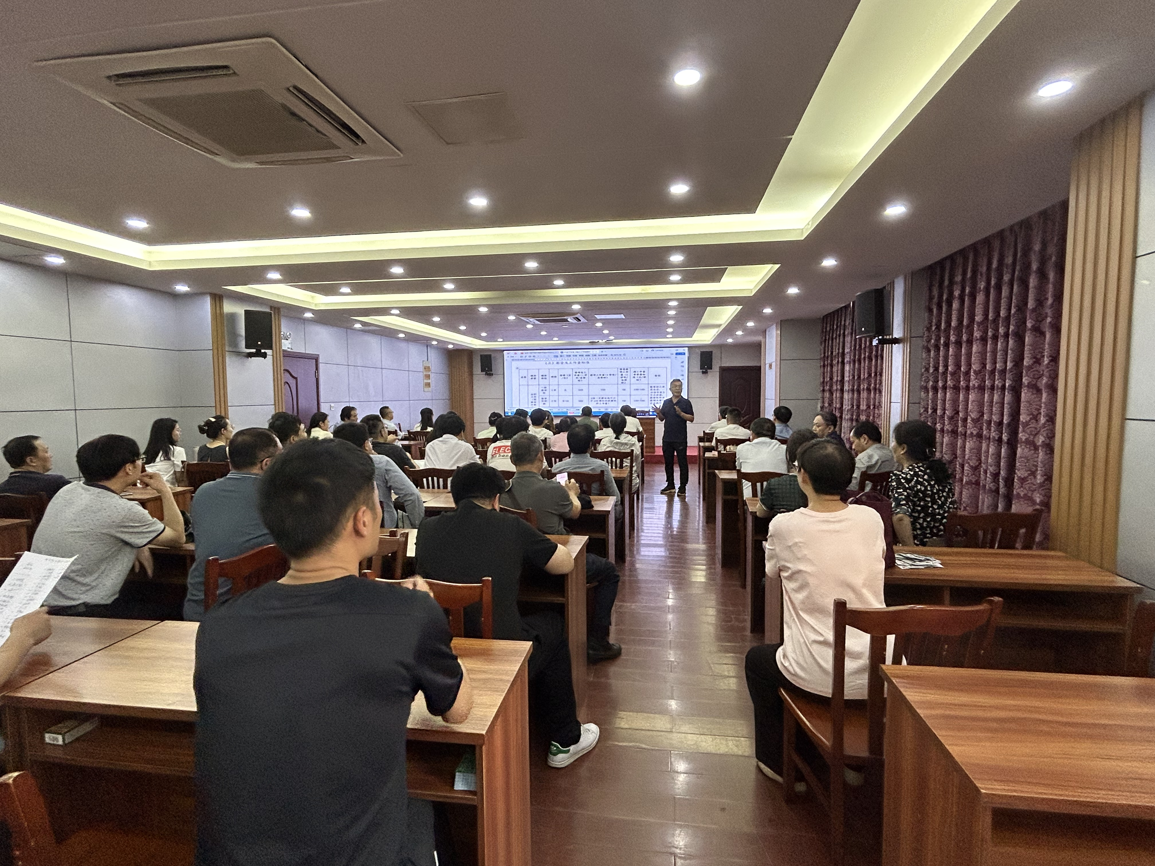 电信工程学院召开外聘教师教学评估工作座谈会