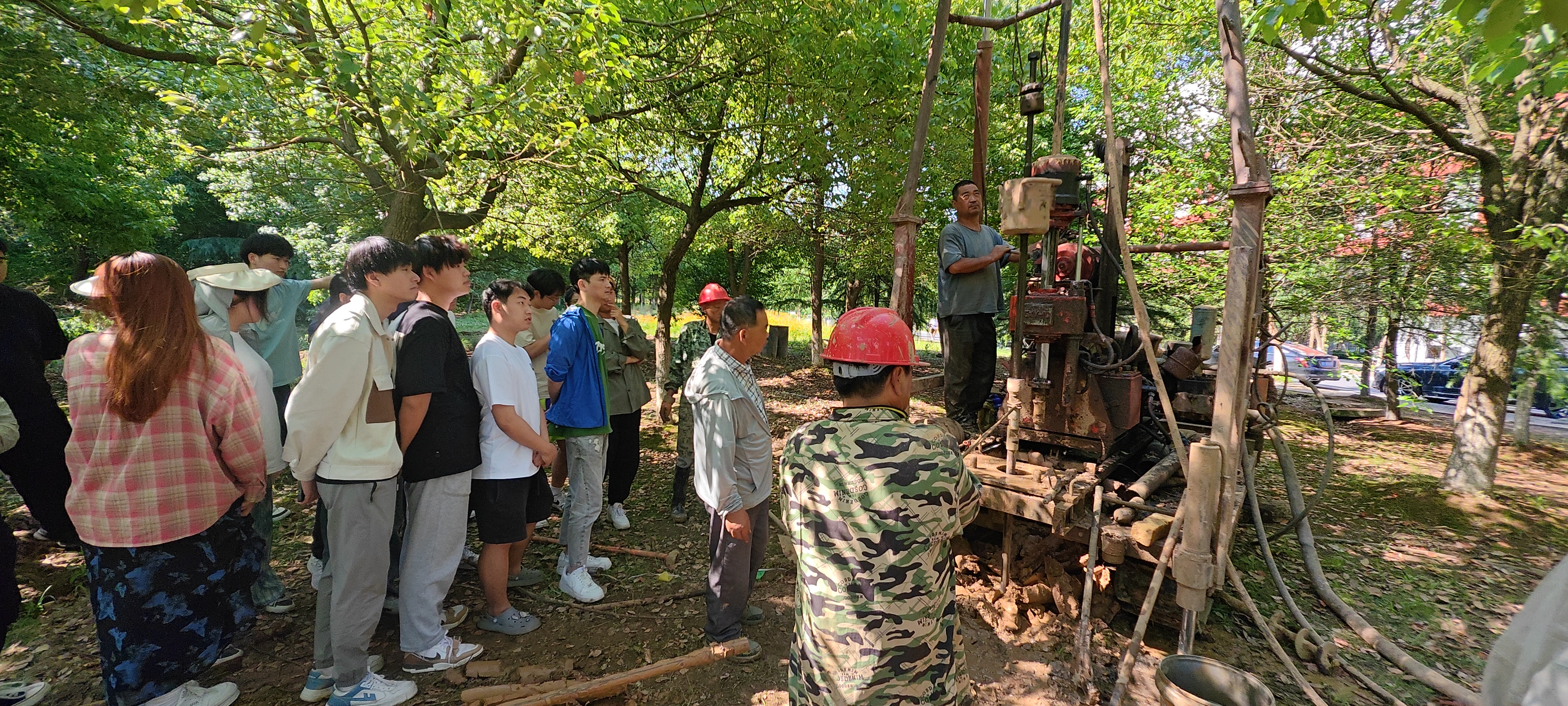 <strong>土木工程学院2021级地质工程专业开展工程地质勘察实习现场实践活动</strong>