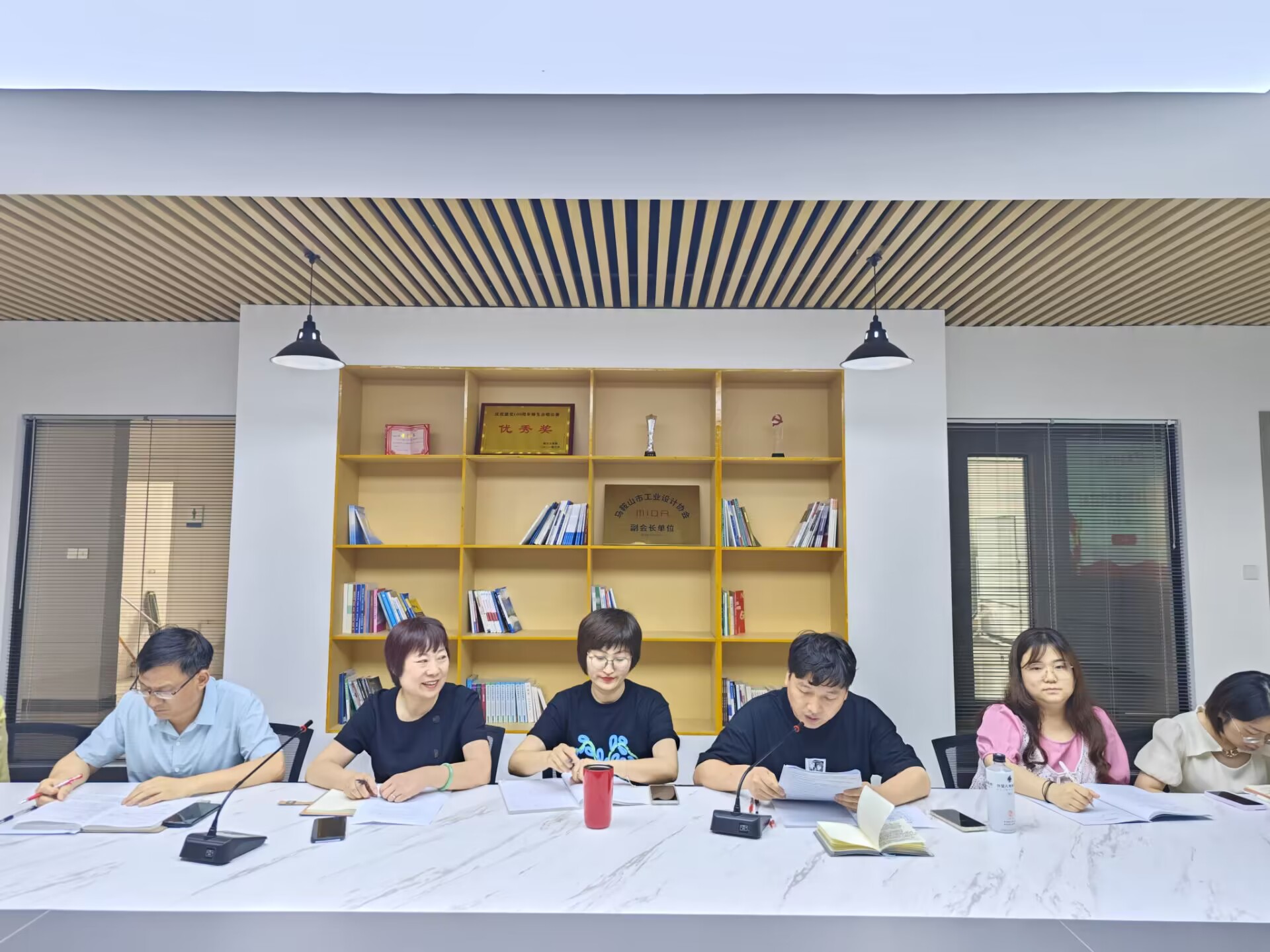 <strong>艺术设计学院召开教工党支部党纪学习教育专题会暨全体教职工大会</strong>