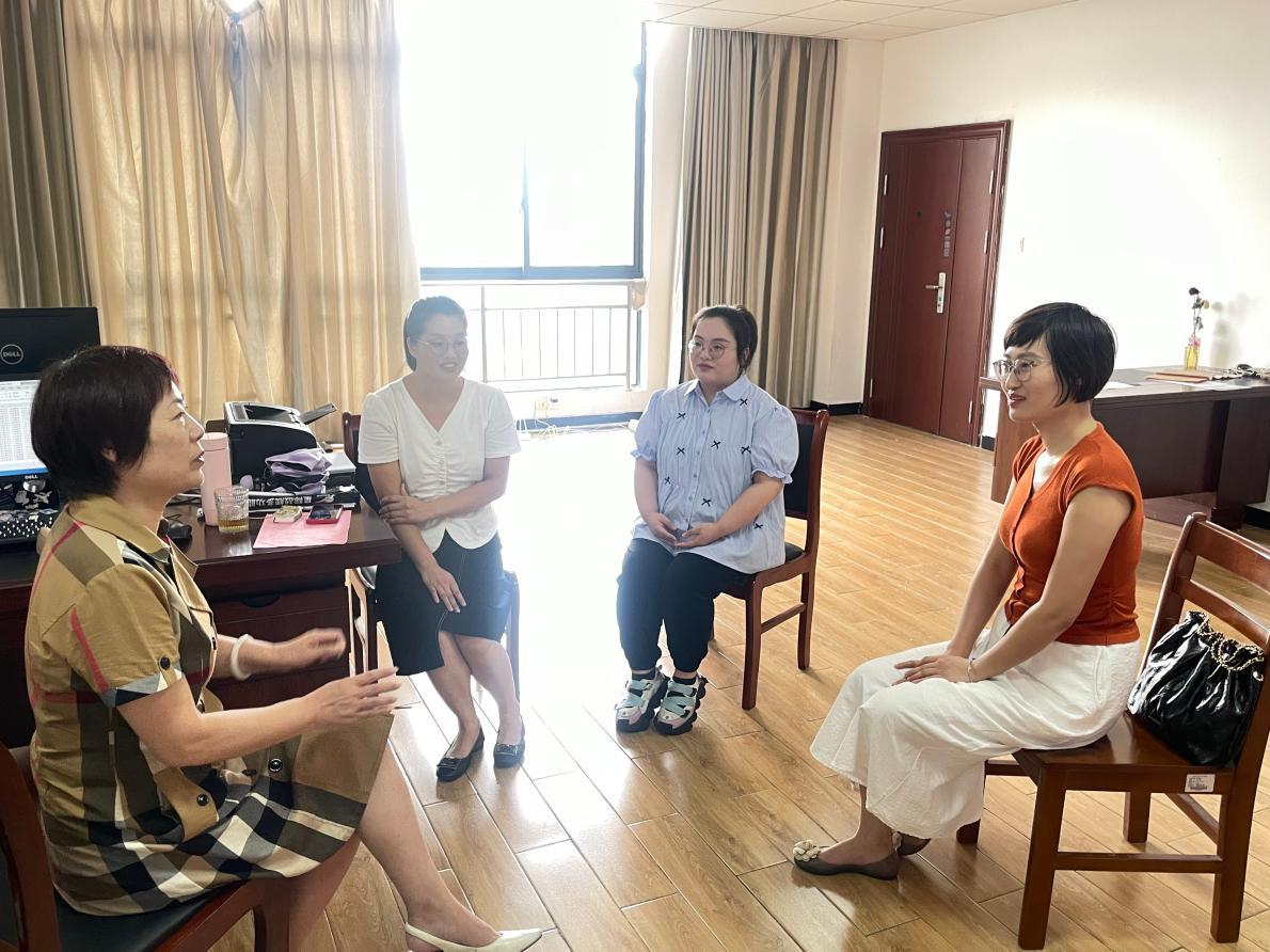 <strong>军训磨意志 慰问暖人心——艺术设计学院领导亲切慰问军训师生</strong>