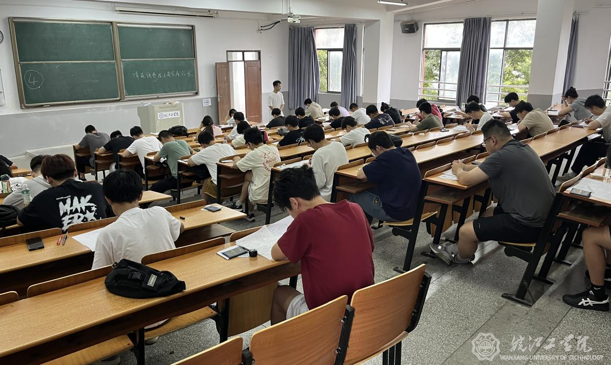 2024年beat365正版唯一入口必一数学竞赛暨全国大学生数学竞赛（安徽赛区）选拔赛在beat365官网举行