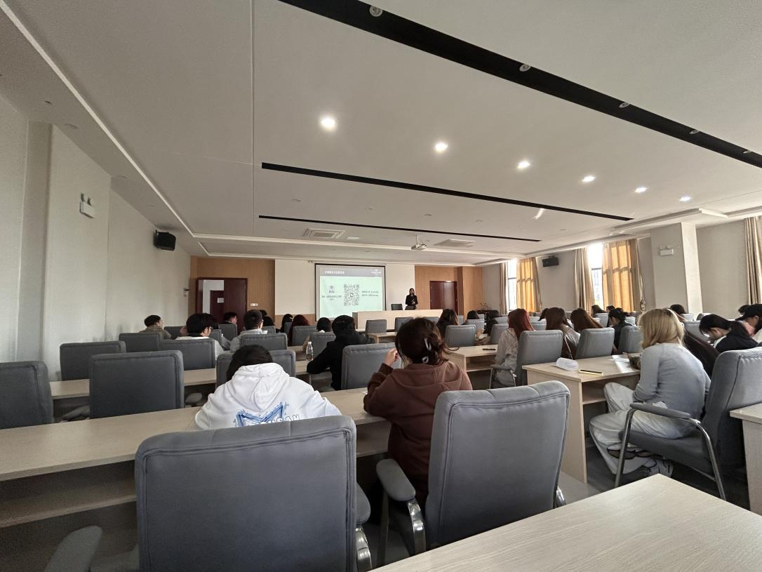 <strong>管理学院2021级酒店管理专业举办校招双向交流会</strong>