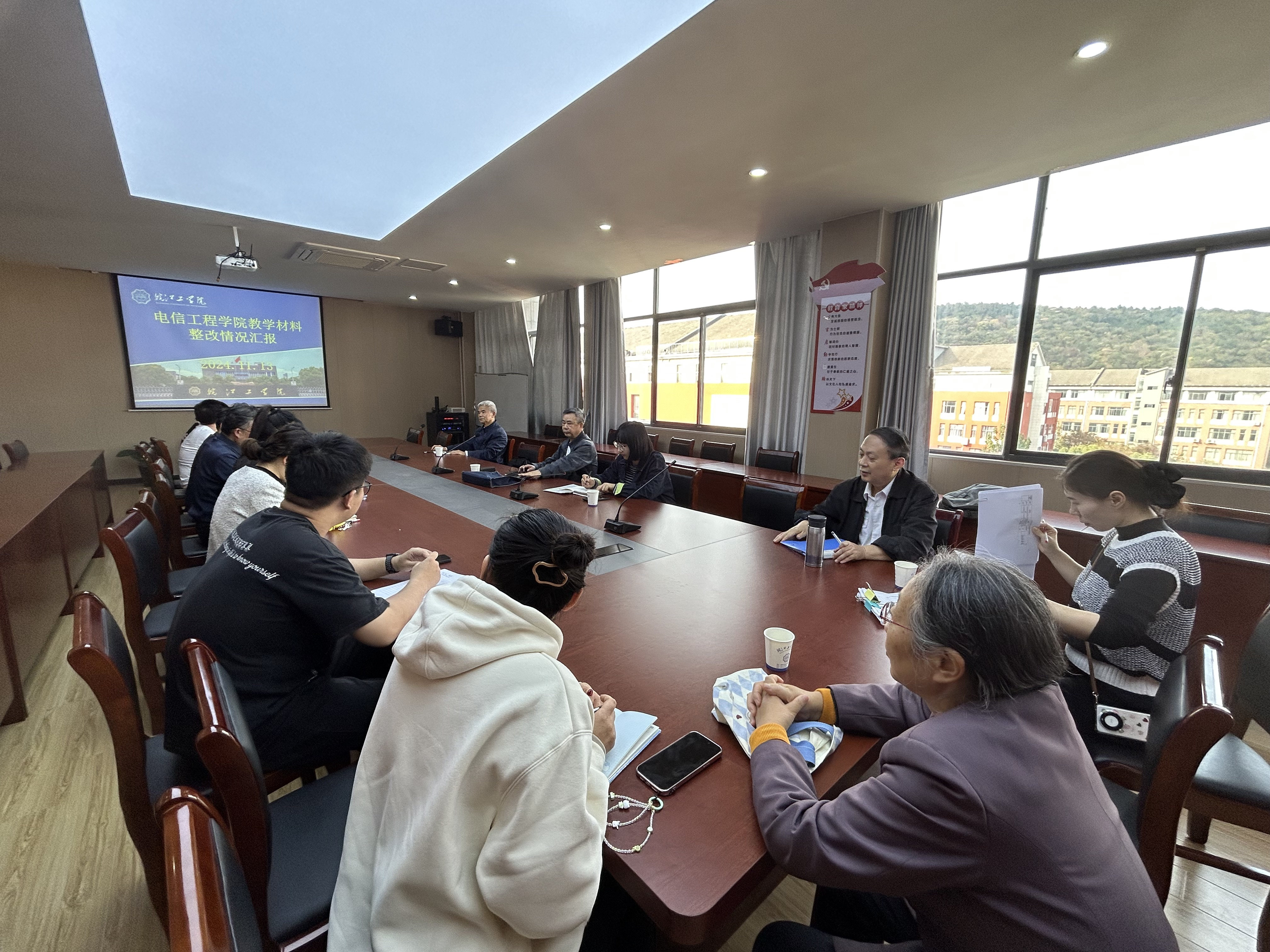 校专家组莅临电信工程学院检查教学档案整改情况