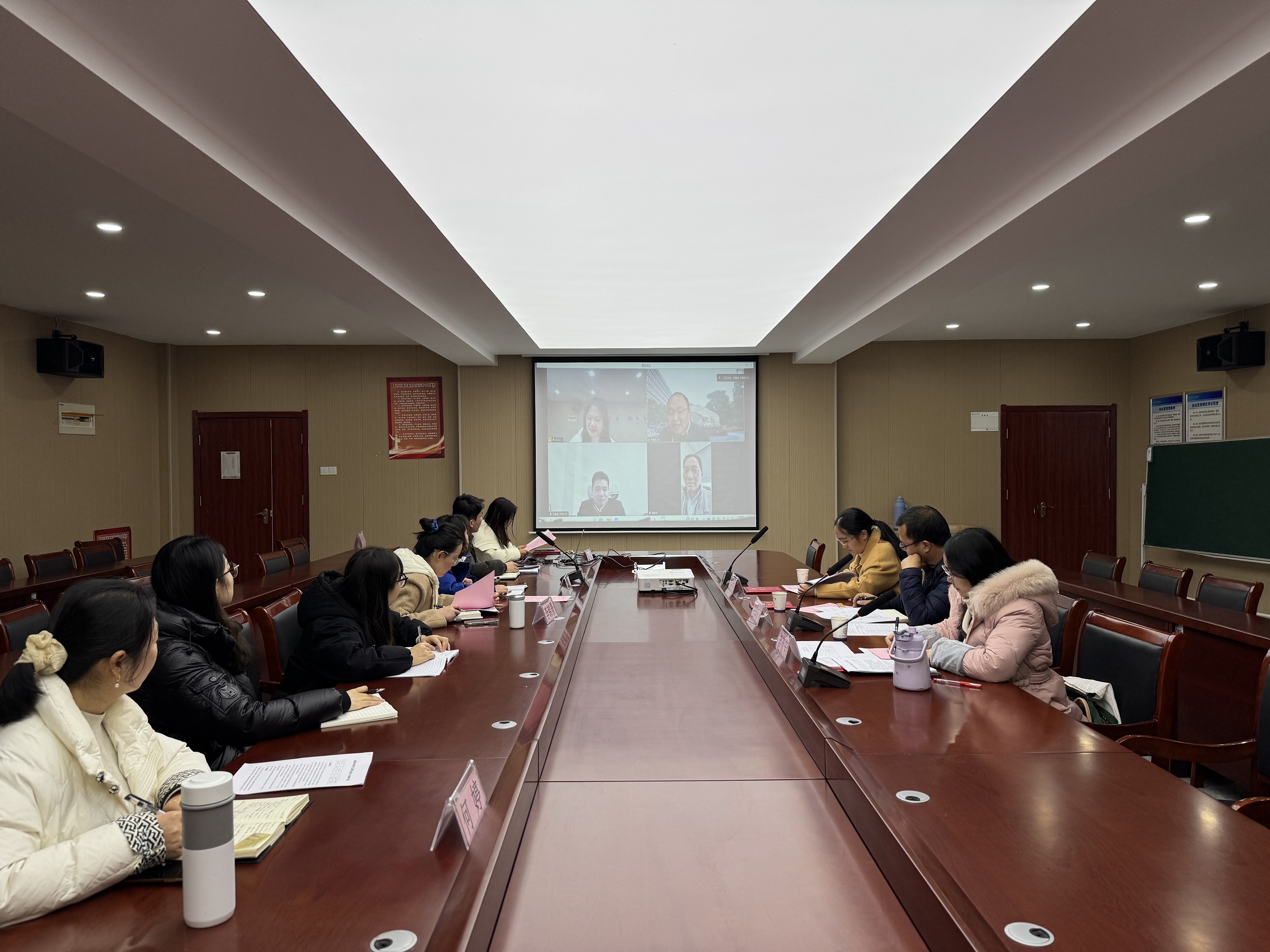 <strong>土木工程学院举行给排水科学与工程专业建设指导委员会聘用仪式暨25版人才培养方案评审会</strong>