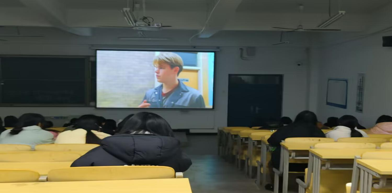 <strong>管理学院举办“拥抱阳光，告别冬季抑郁”心理观影活动</strong>