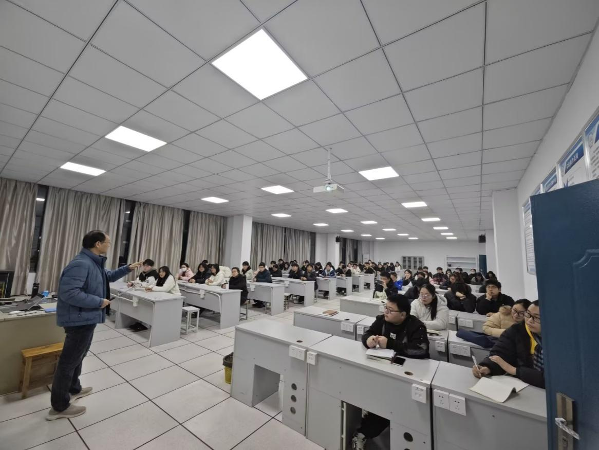 电信工程学院电子设计竞赛专题指导讲座顺利开展‌