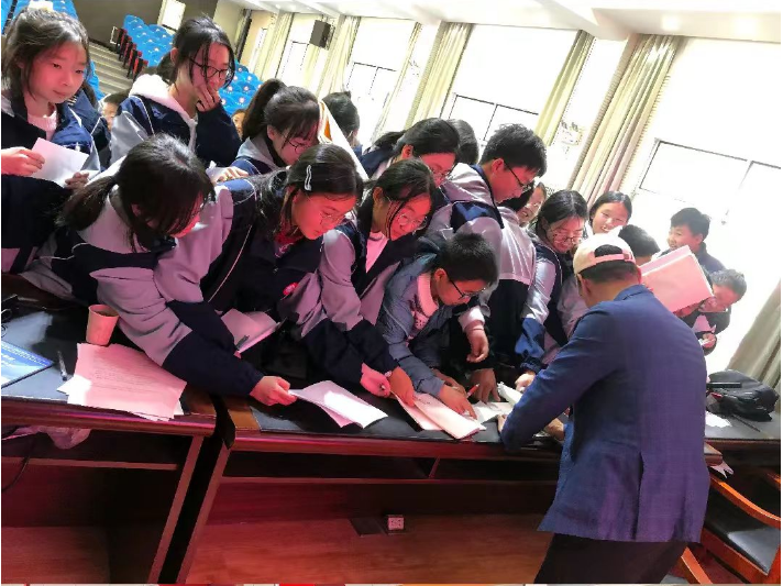 中国国际科技促进会、水利工程技术分会副会长李贵宝参加beat365官网组织的水科普活动