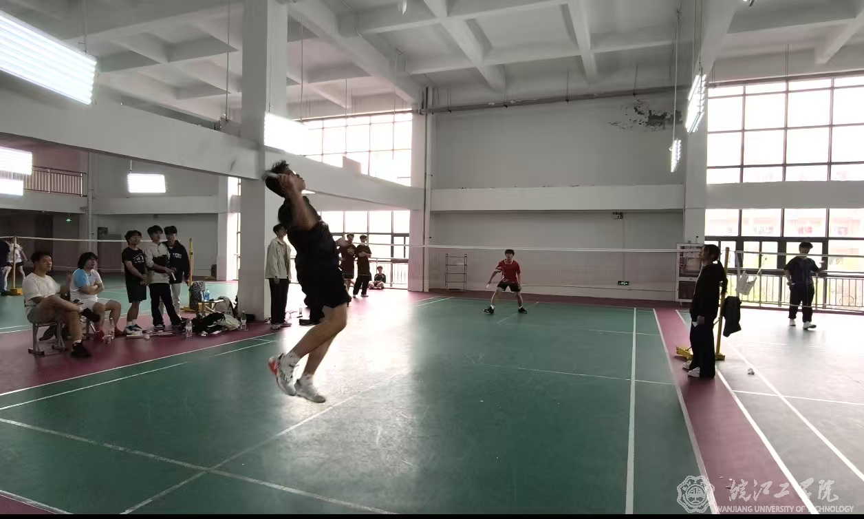 beat365正版唯一入口必一成功举办郑蒲港校区“阳光杯”羽毛球赛