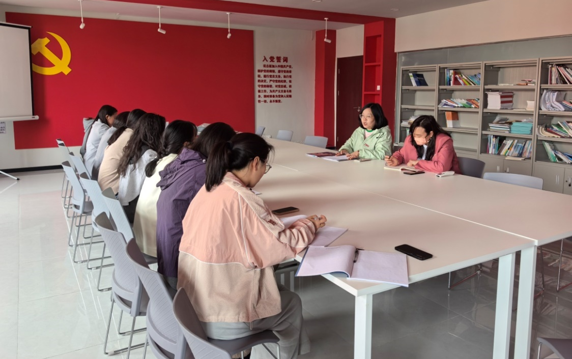 <strong>人力资源管理教研室期中教学检查座谈会</strong>