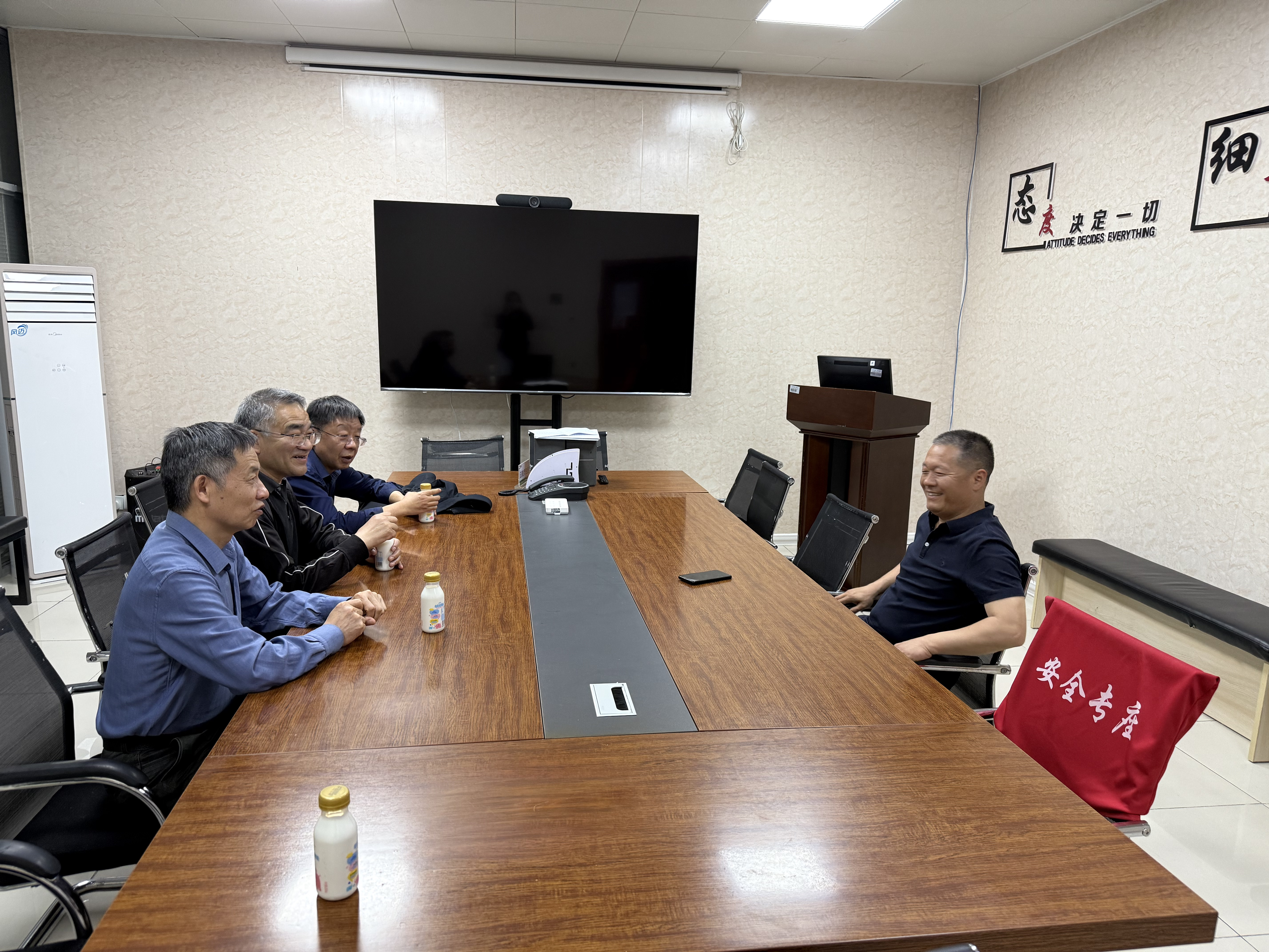 校党委书记丁家云率财经学院领导班子赴马鞍山蒙牛公司访企拓岗