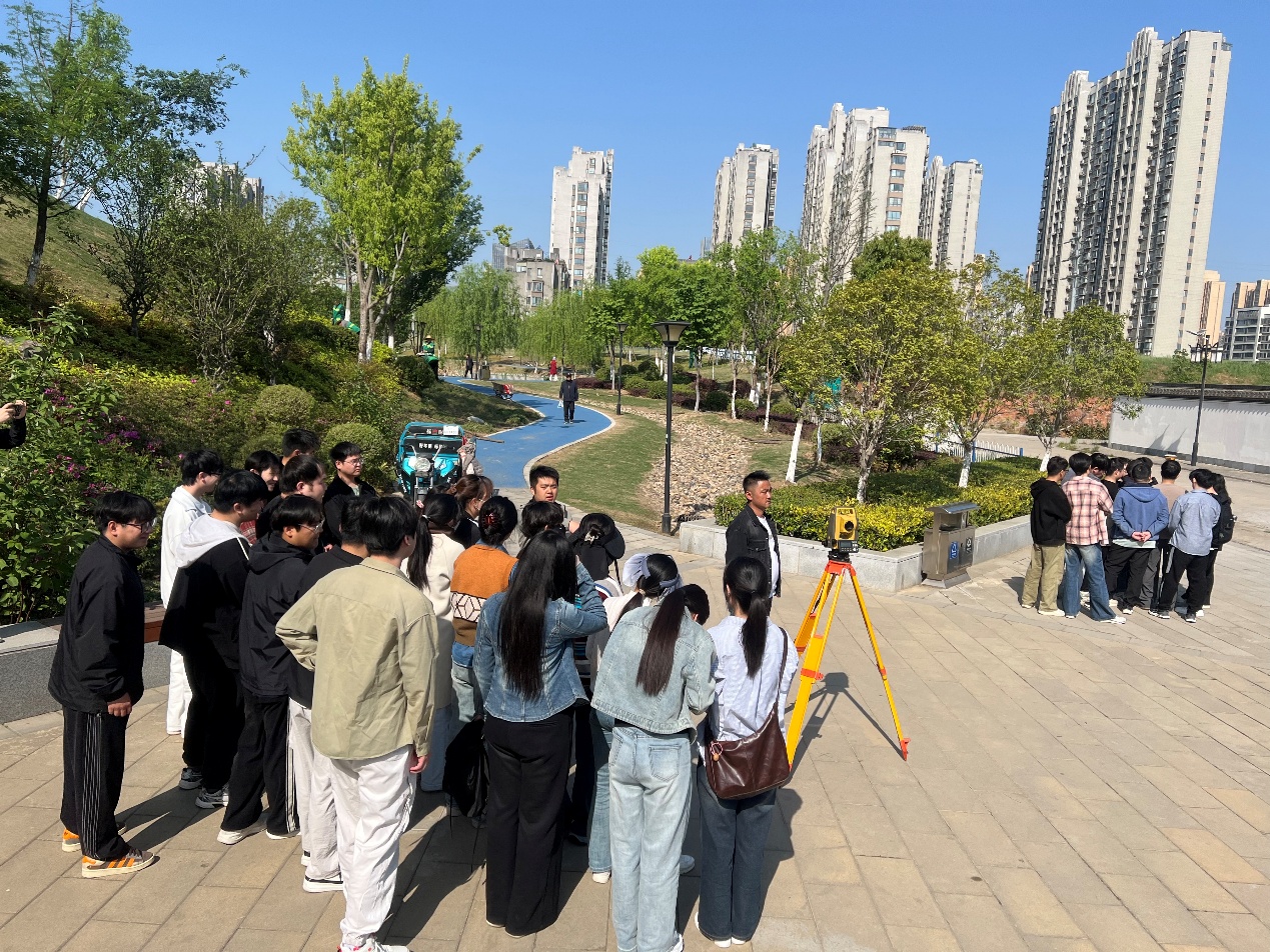 <strong>土木工程学院2021级测绘工程专业开展毕业实习实践活动</strong>