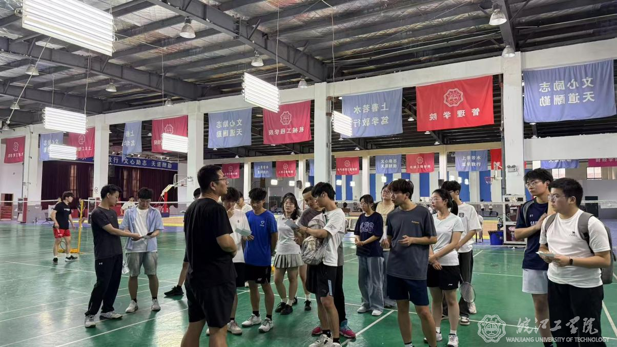 beat365正版唯一入口必一第五届羽毛球团体赛赛前裁判培训会议顺利举行