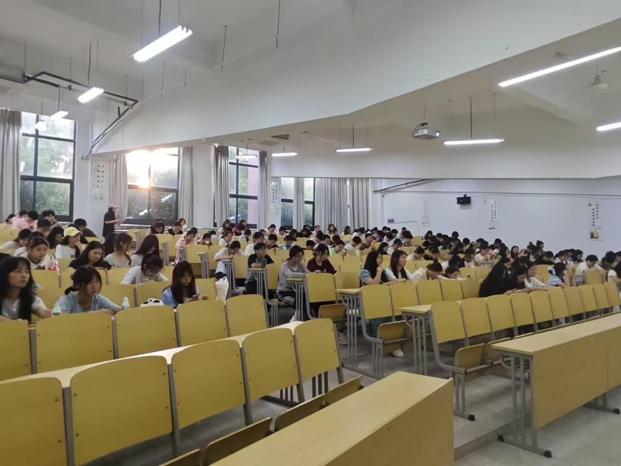 “挣脱心门”  密室逃脱 -财经学院成功开展心理疏导活动