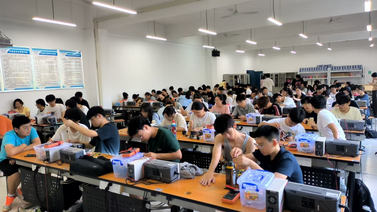 <strong>青春逐梦热土，创新点燃未来——beat365正版唯一入口必一暑期创新工程实践绘就育人成效新图景</strong>