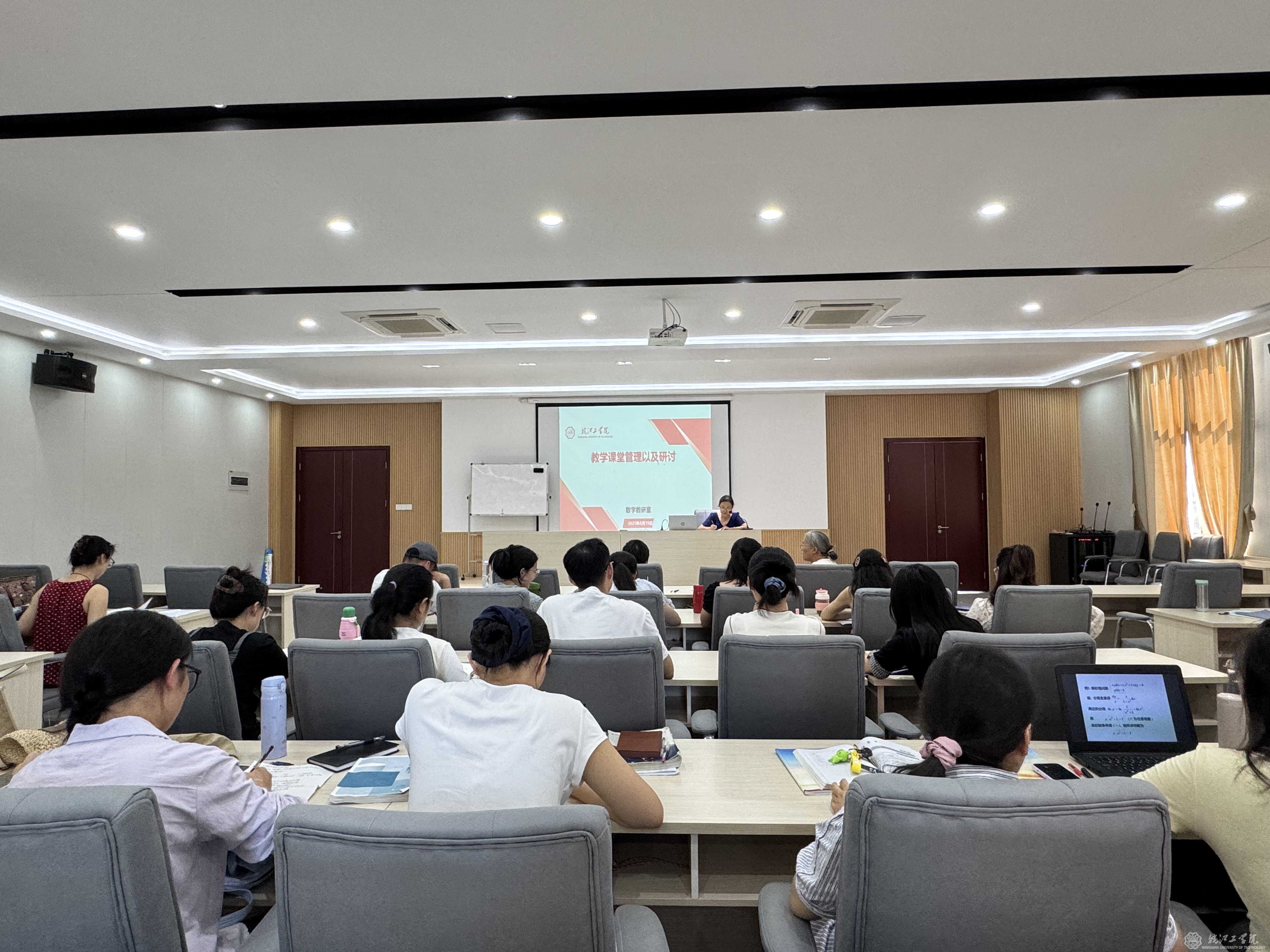 通识教育学院举行数学教研室教学课堂管理研讨会暨教师能力提升磨课活动