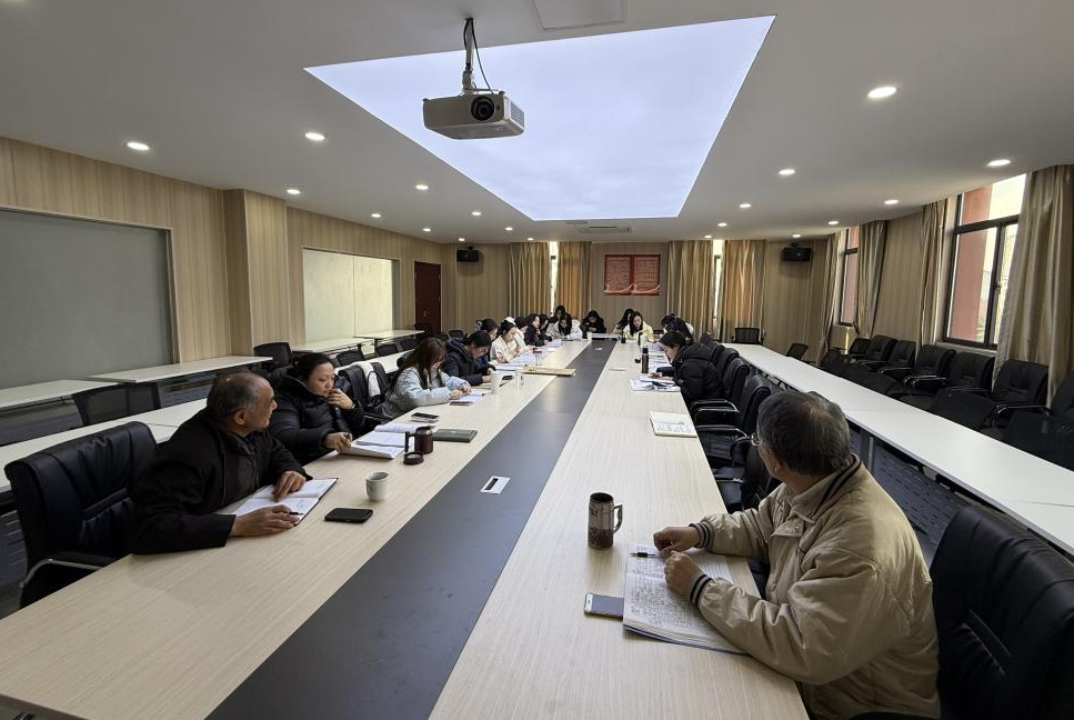 <strong>财经学院召开班主任工作总结会议</strong>