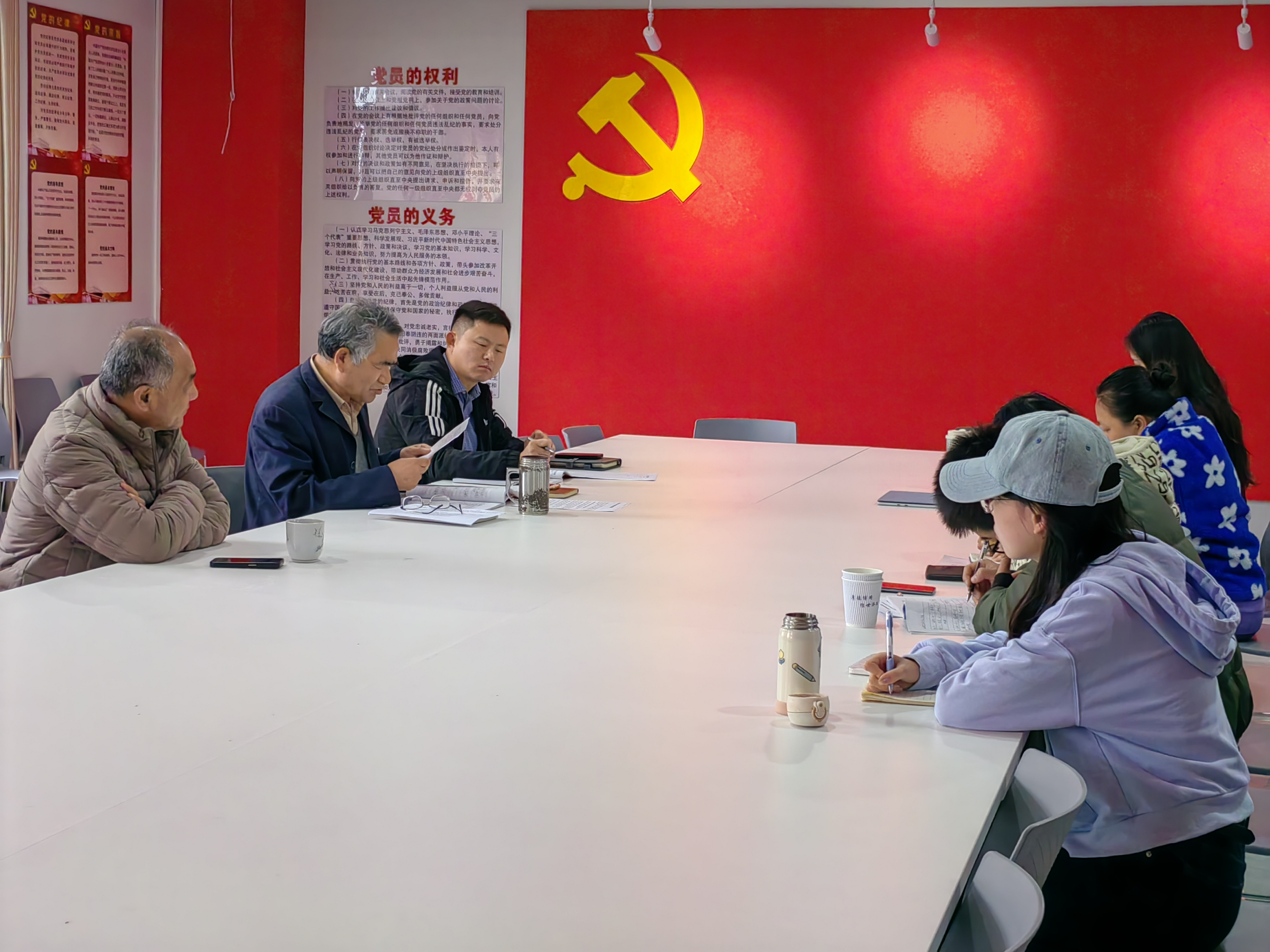 <strong>财经学院召开深入贯彻中央八项规定精神学习教育部署会</strong>