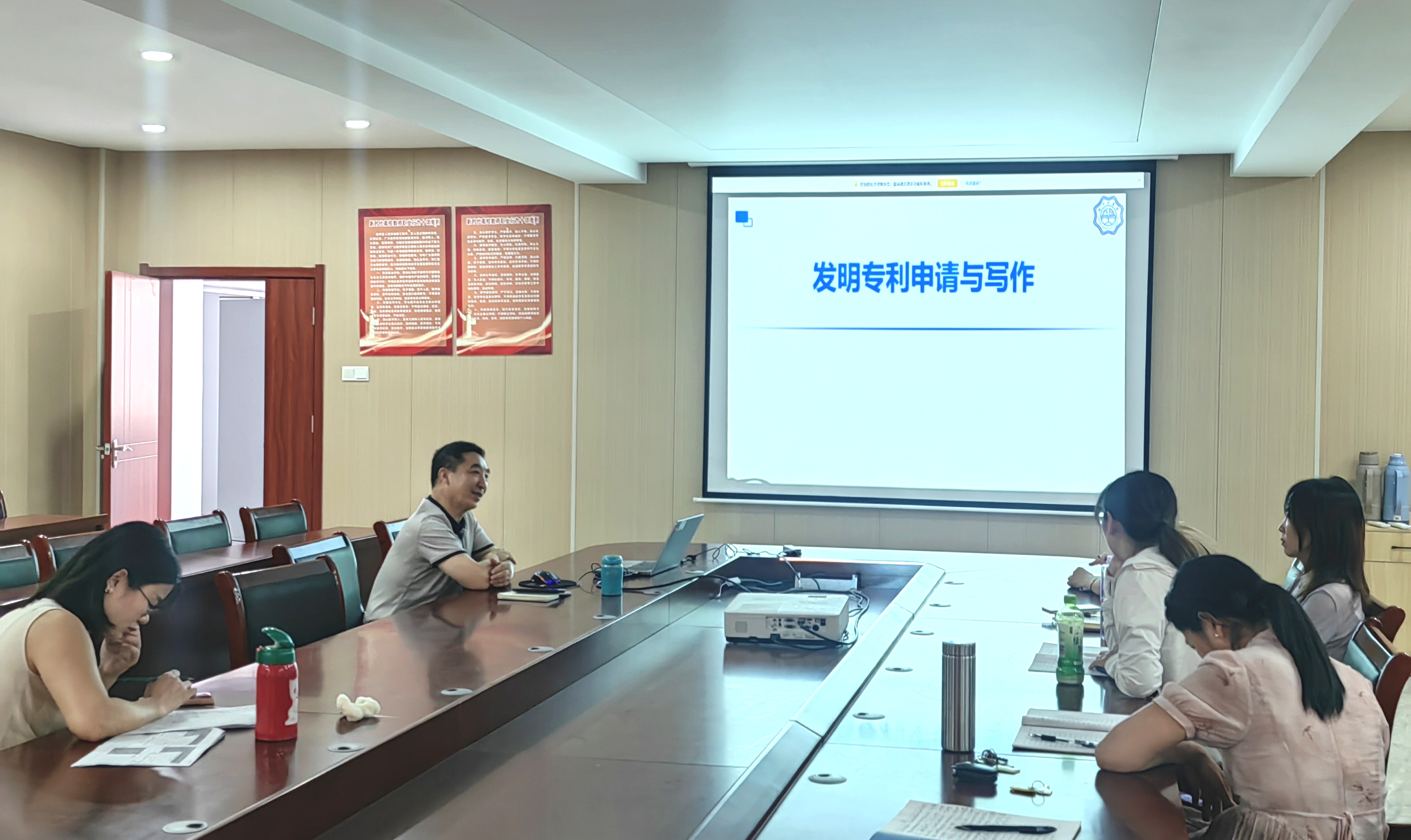 <strong>聚焦前沿  务实新篇 ——beat365正版唯一入口必一材料科学技术研究所召开季度工作例会</strong>