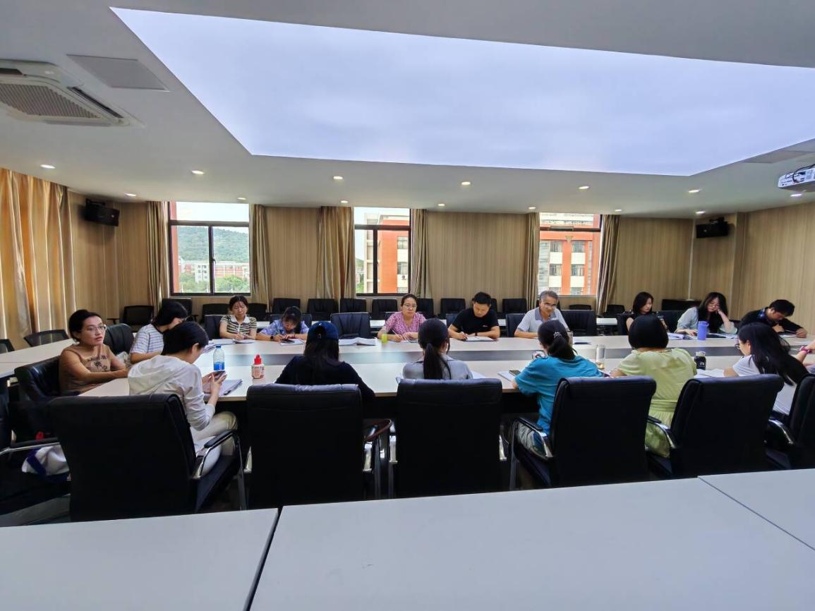 <strong>常议教育服务   共担育人大任—财经学院召开新学期辅导员班主任工作例会</strong>