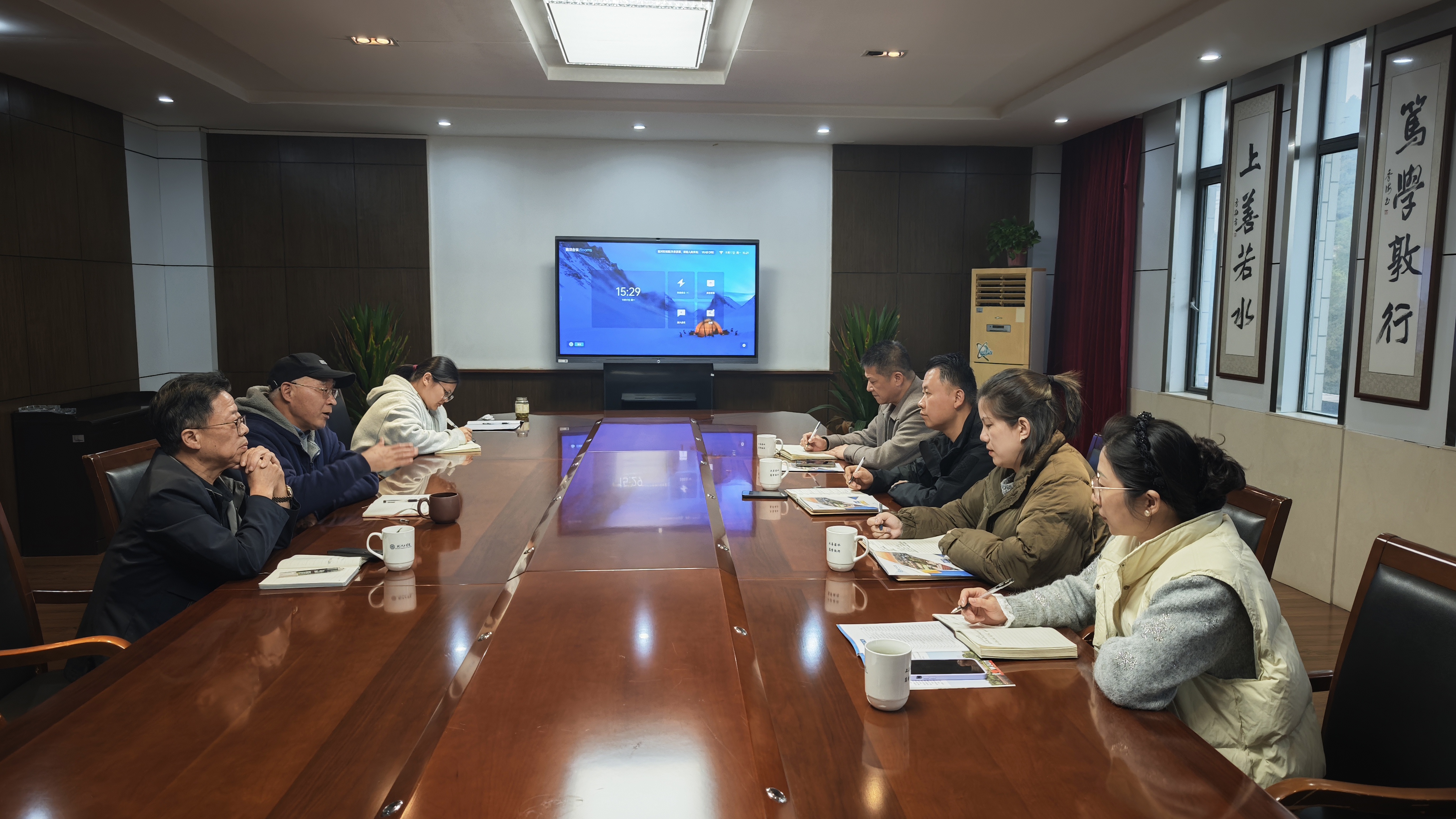 当涂县太白镇党委书记何伟一行到beat365官网洽谈