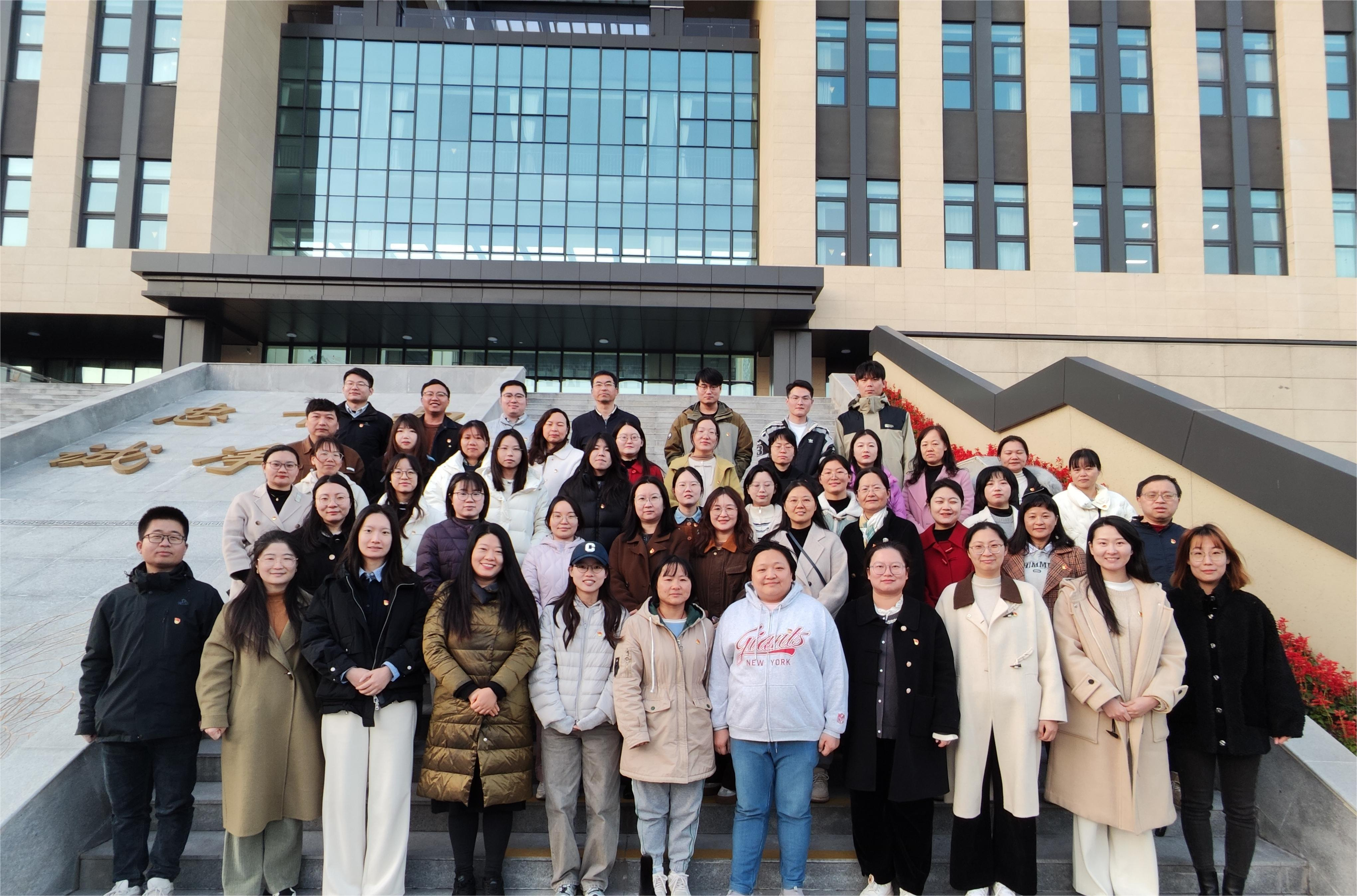 <strong>以长征精神铸魂 为党建工作赋能 ——beat365正版唯一入口必一2025年基层党务工作者培训班圆满收官</strong>