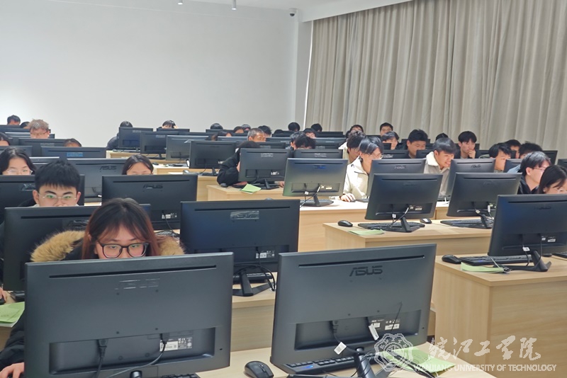 通识教育学院运用智能云平台开展大学英语四级模拟测试