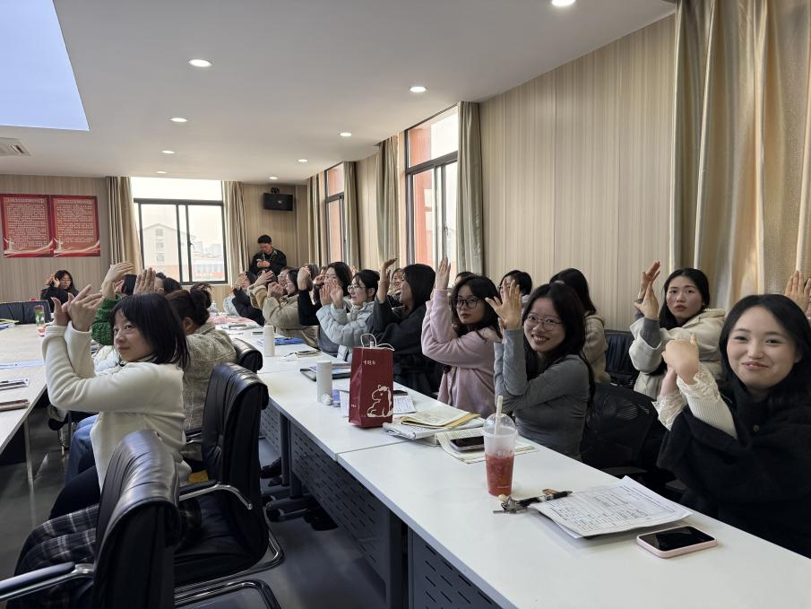 <strong>春风如你，熠熠芳华——财经学院举办庆祝“三八”妇女节主题活动</strong>