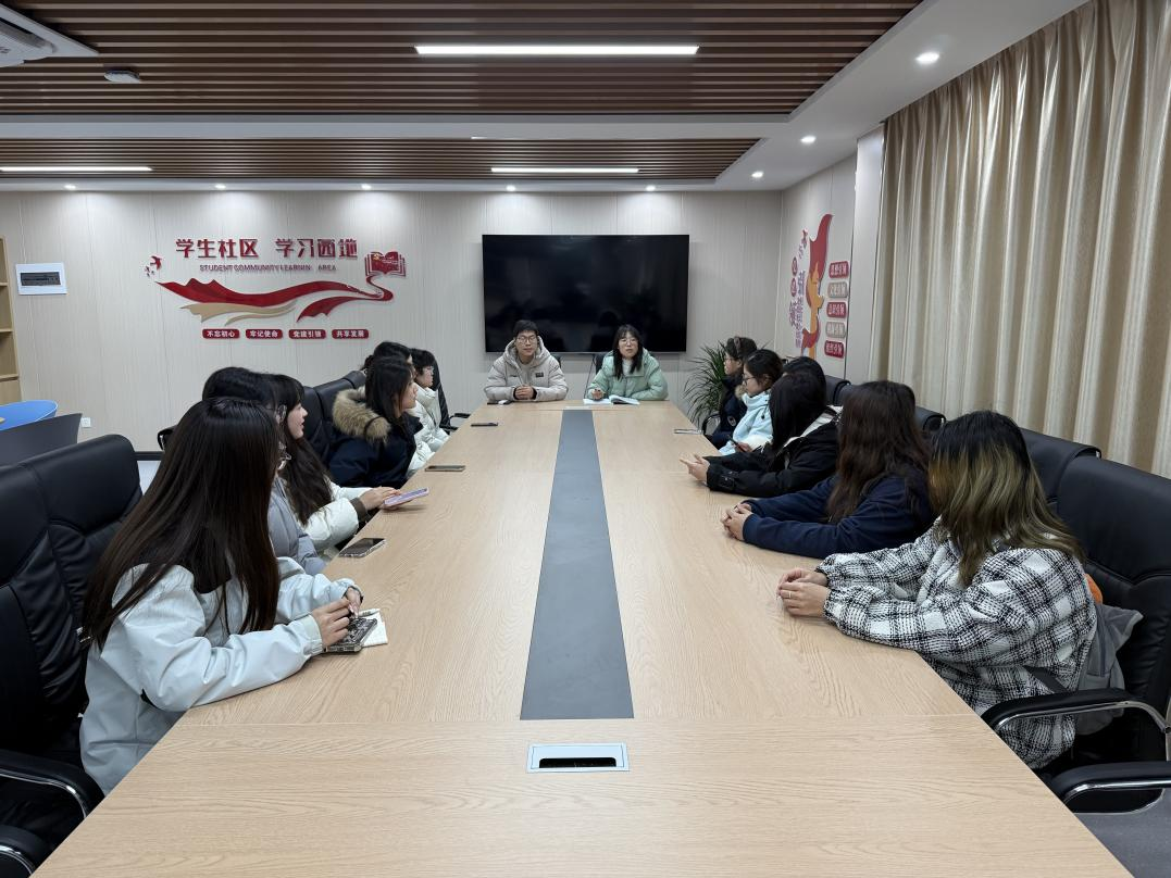 护航学子新征程，倾听心声促发展 ——管理学院在学生社区开展学生座谈会