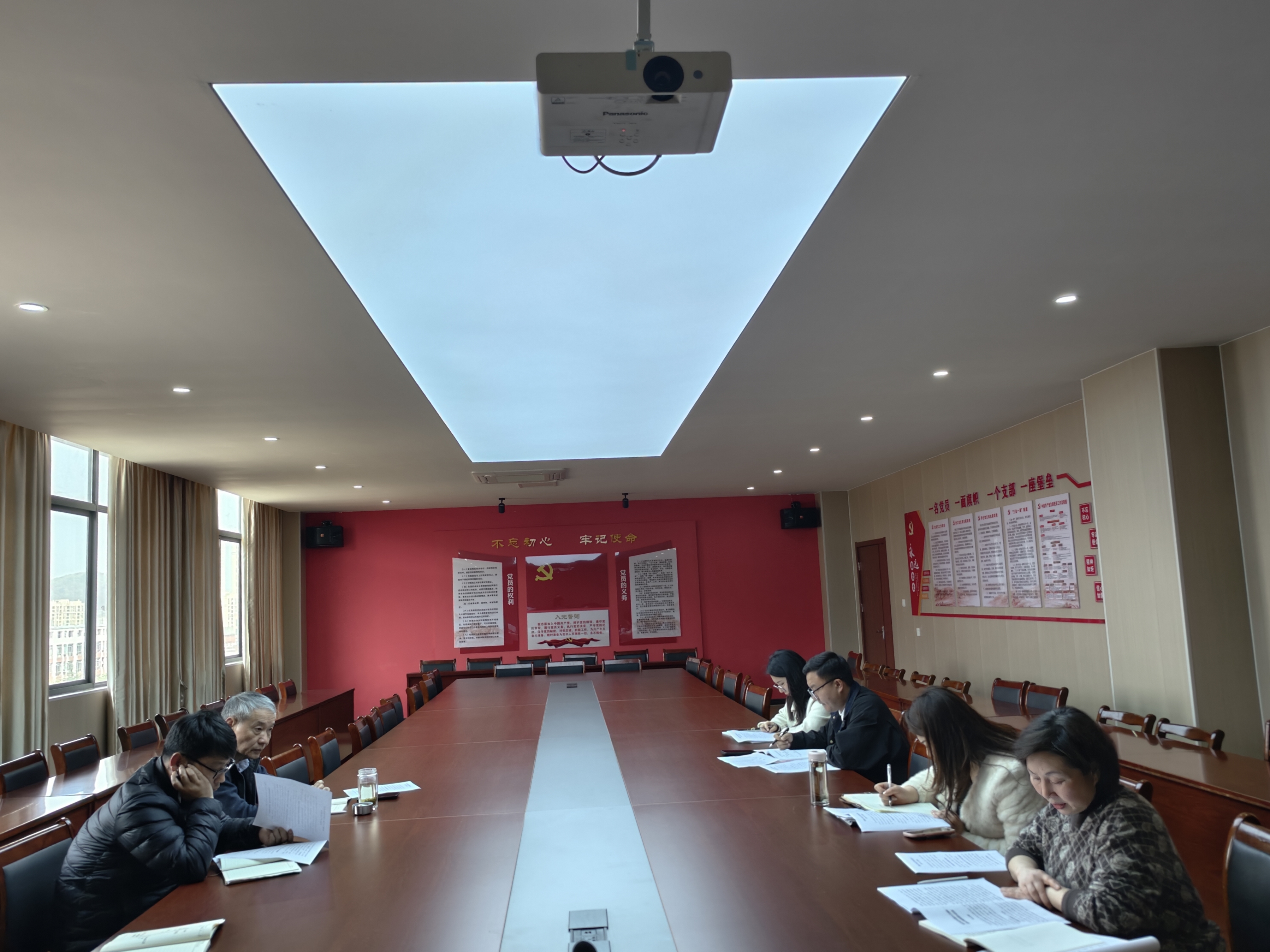 机械与车辆工程学院召开理论学习中心组（扩大）暨树立和践行正确政绩观学习教育读书班会议