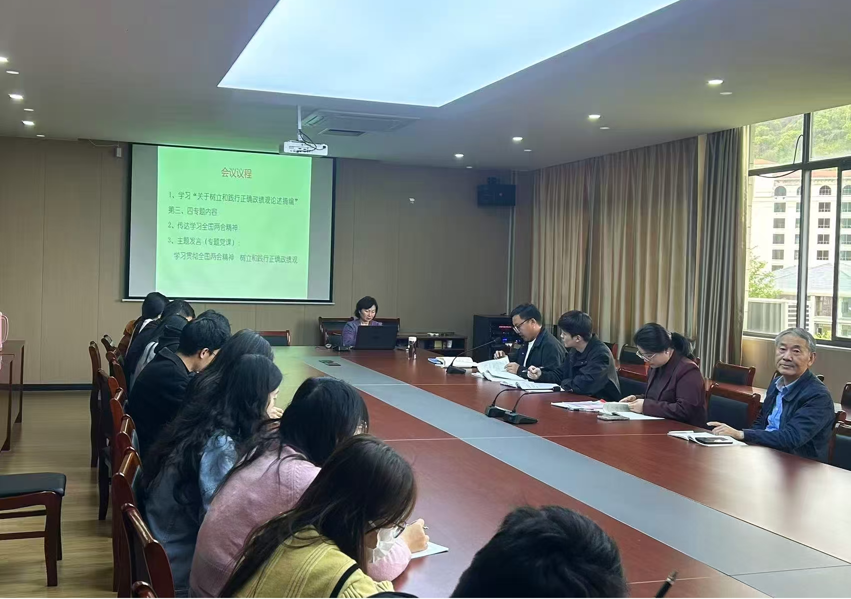 机械与车辆工程学院开展全国两会精神学习暨正确政绩观学习研讨活动