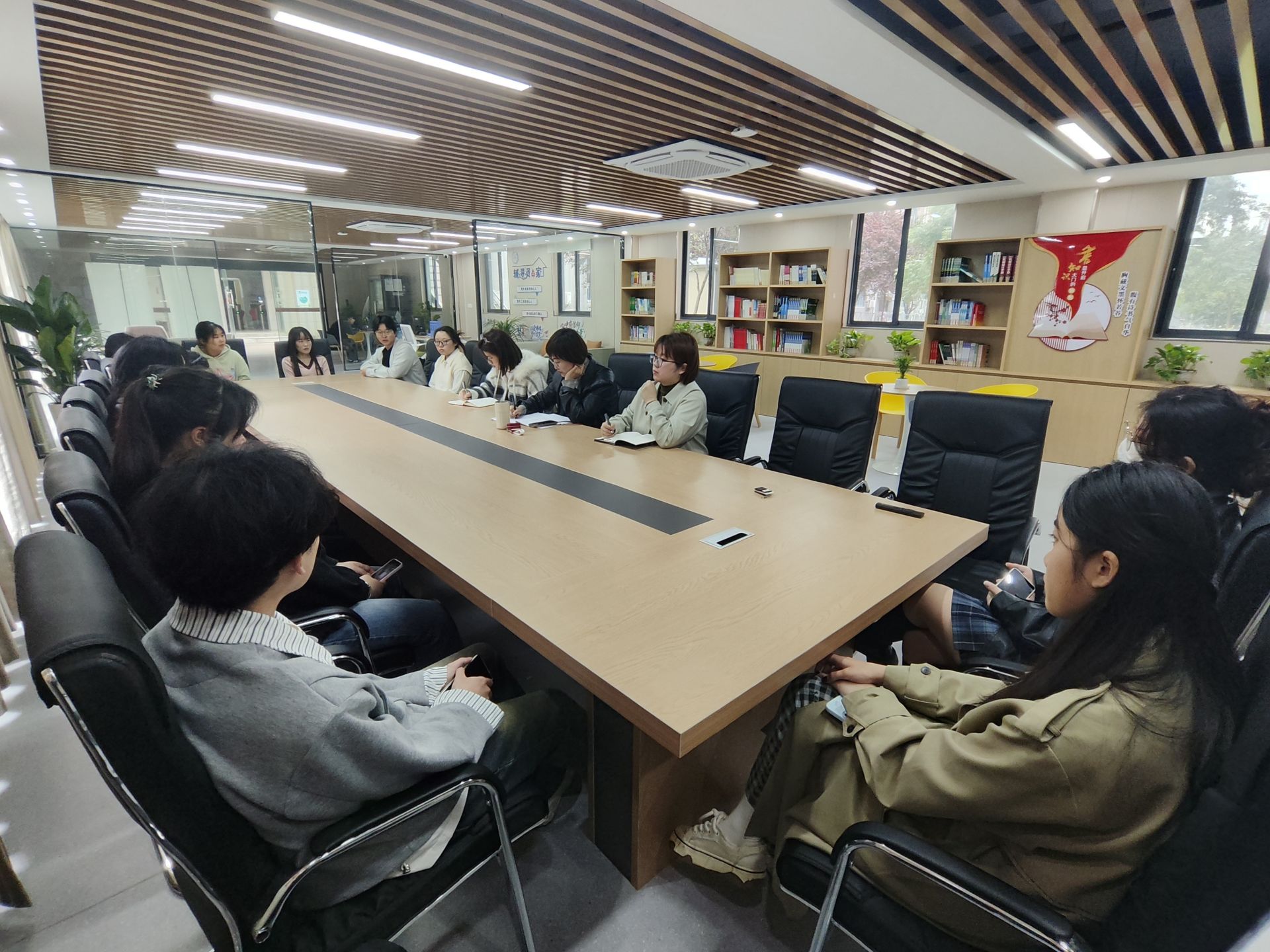 <strong>摸清诉求明方向  精准帮扶促就业——艺术设计学院召开毕业班困难学生就业帮扶座谈会</strong>