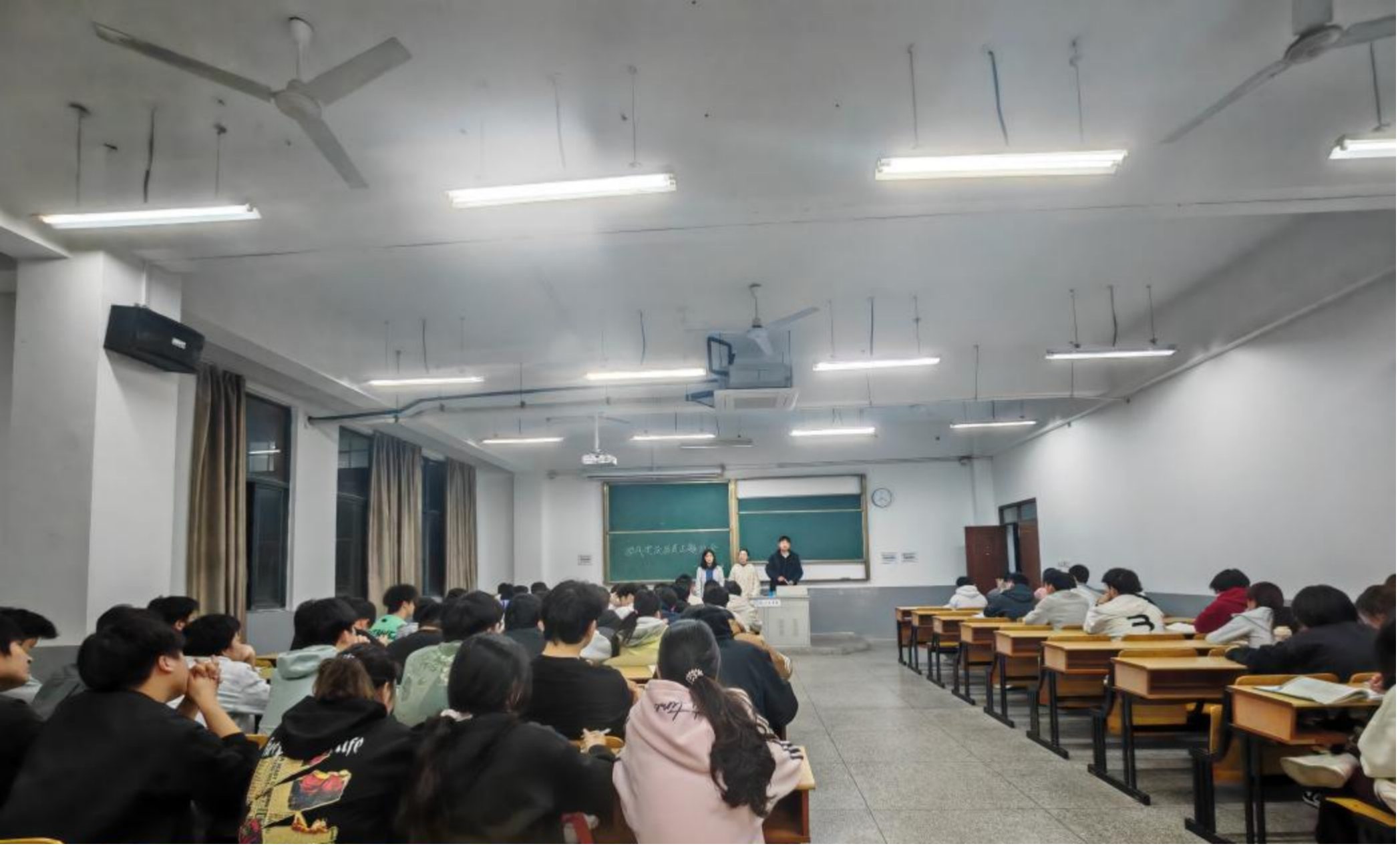 <strong>土木与安全工程学院2024级土木工程专业召开学风建设主题班会</strong>